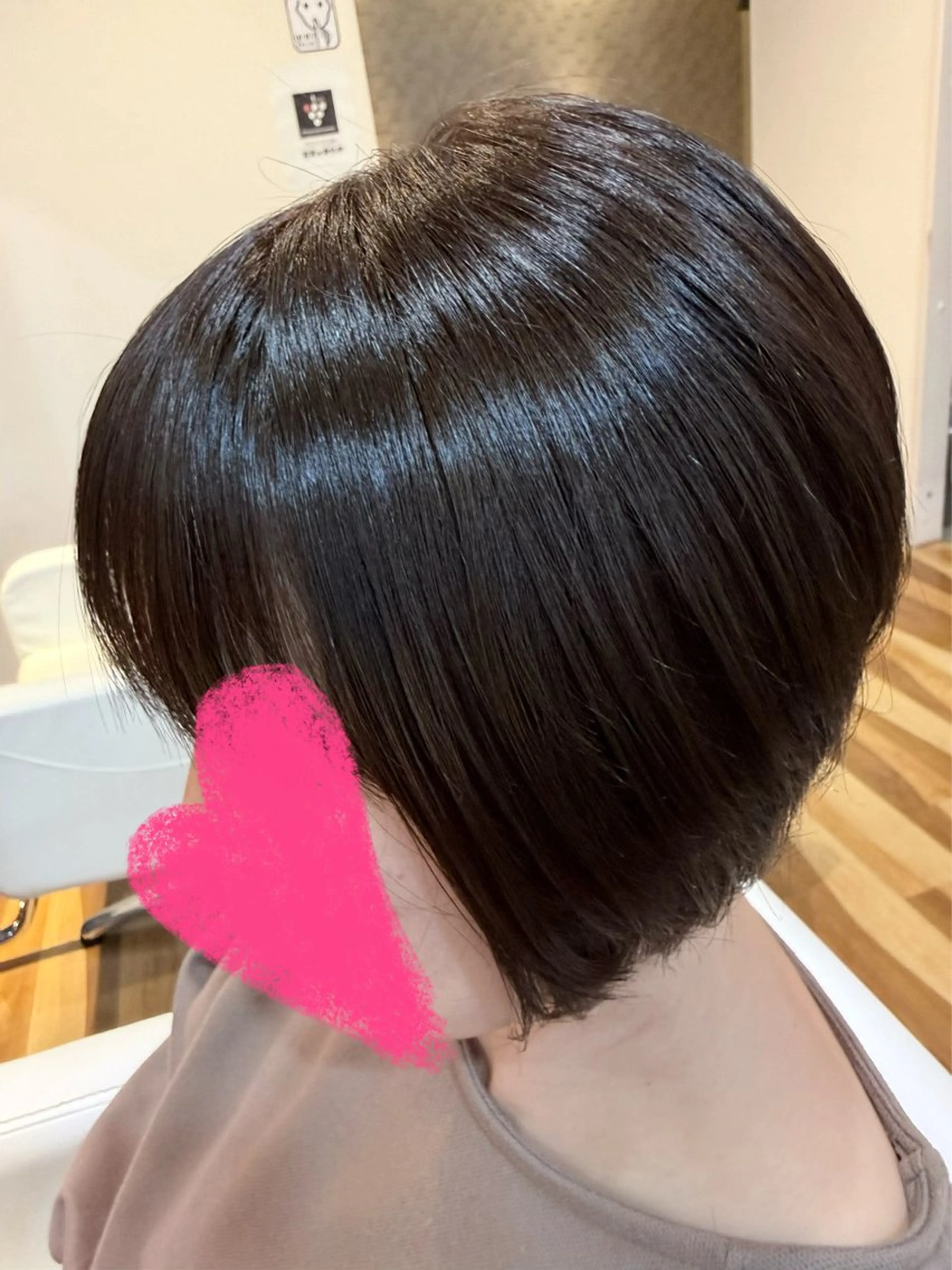 ショート くせ毛 ヘアカラー 芦原 愛弓のヘアスタイル