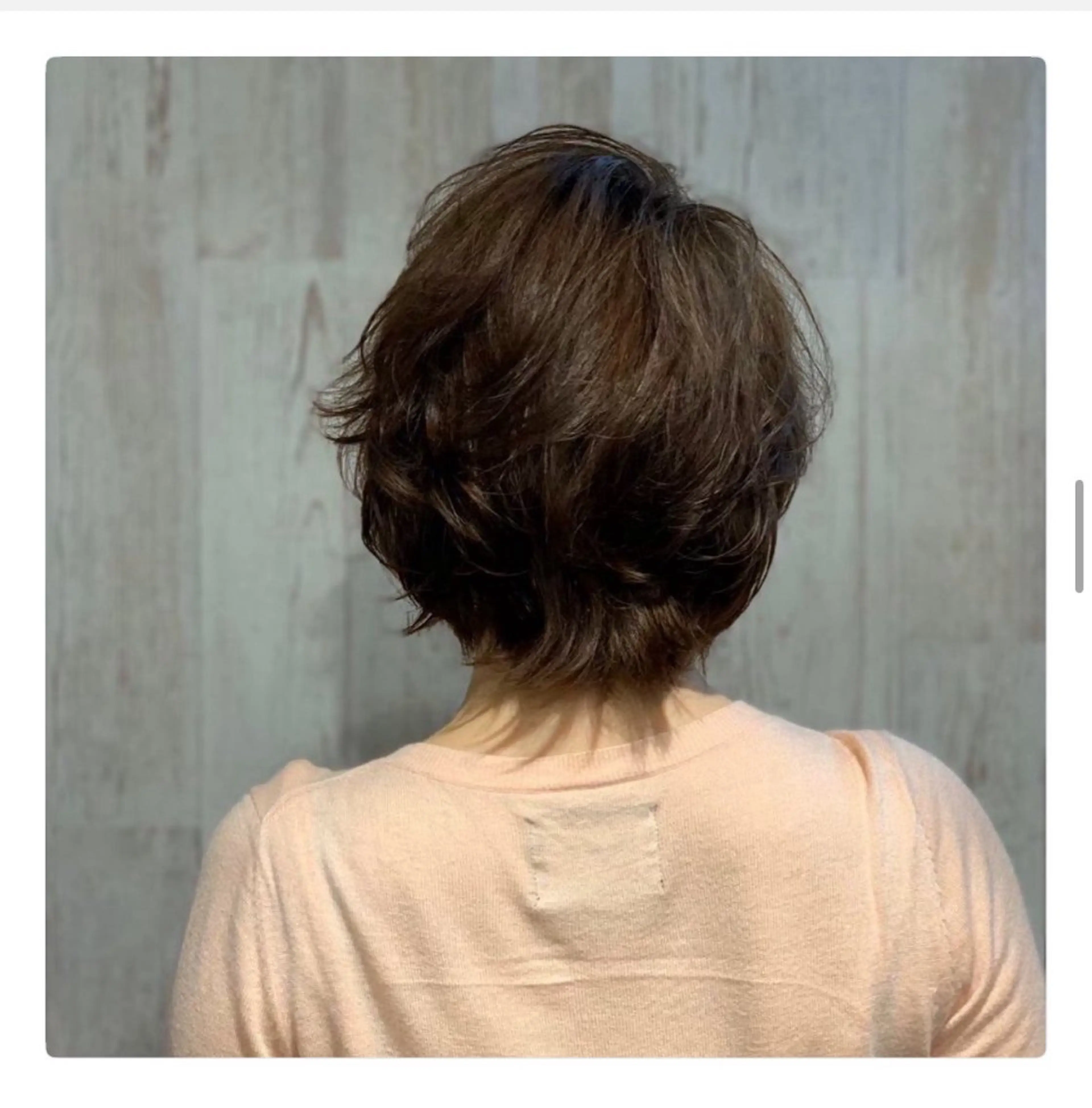 カラー 矢代 彩華のヘアスタイル