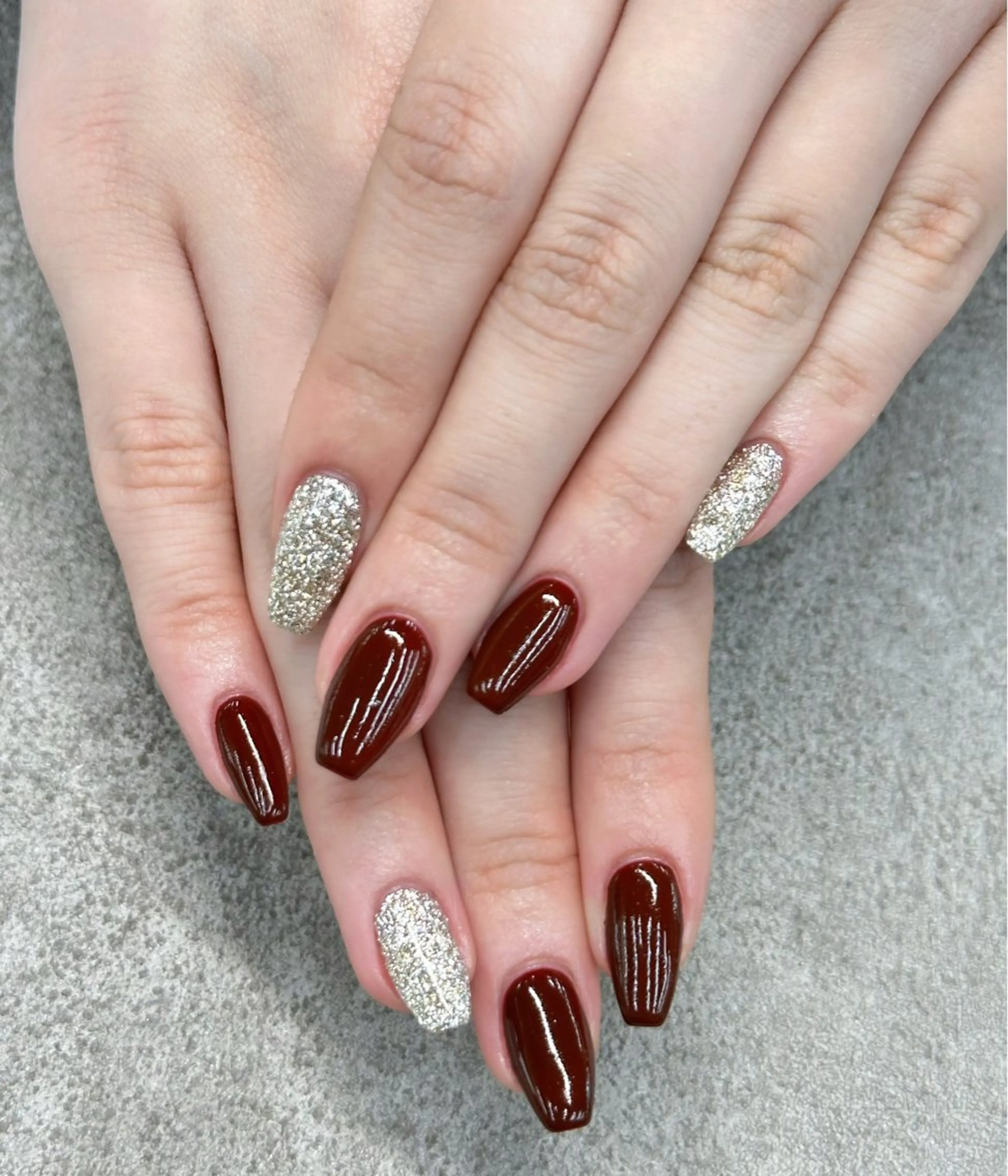 ネイル ボルドー ゴールド 冬ネイル クリスマス MAXKELLY MEGUMIのネイルデザイン