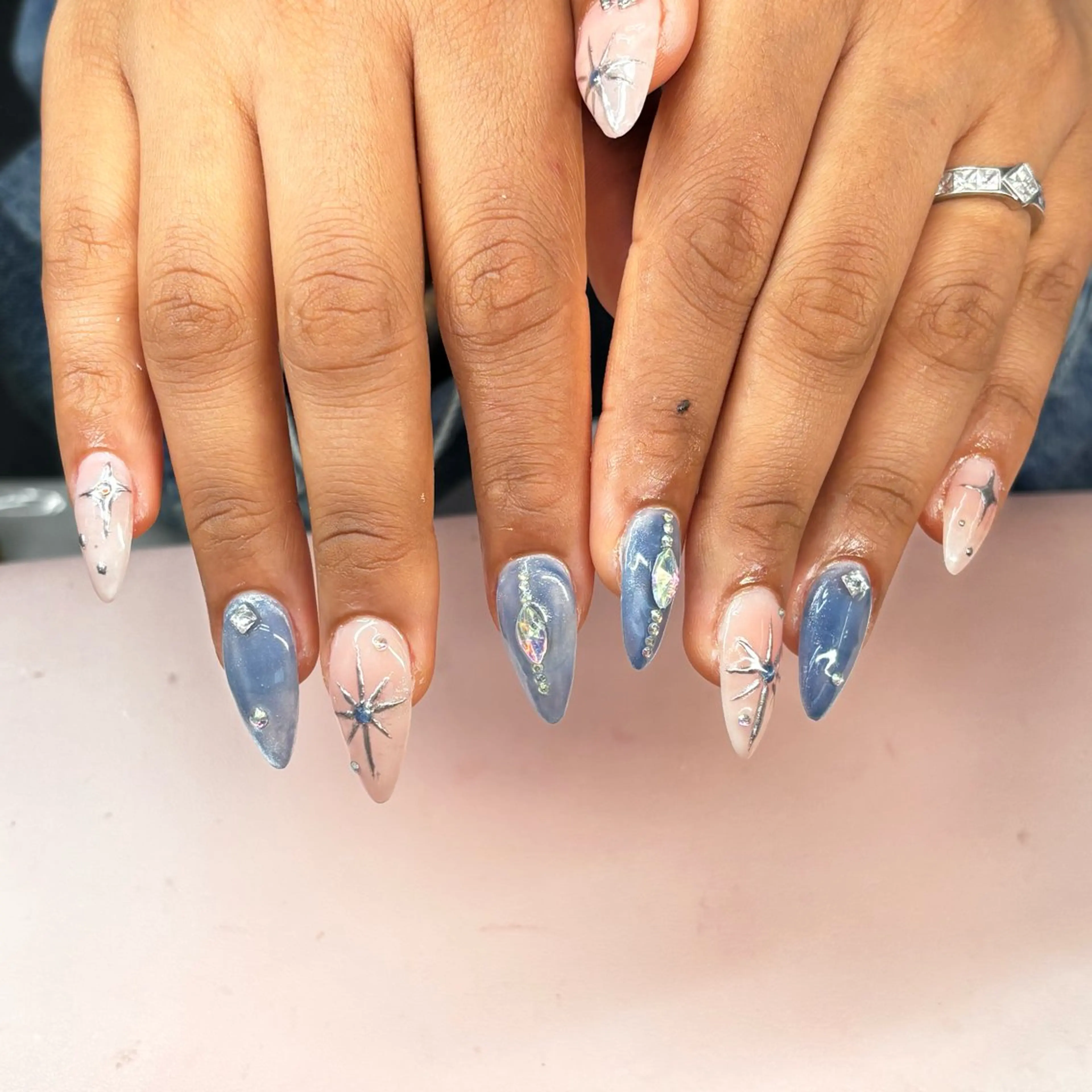 ネイル アニー ルナのネイルデザイン