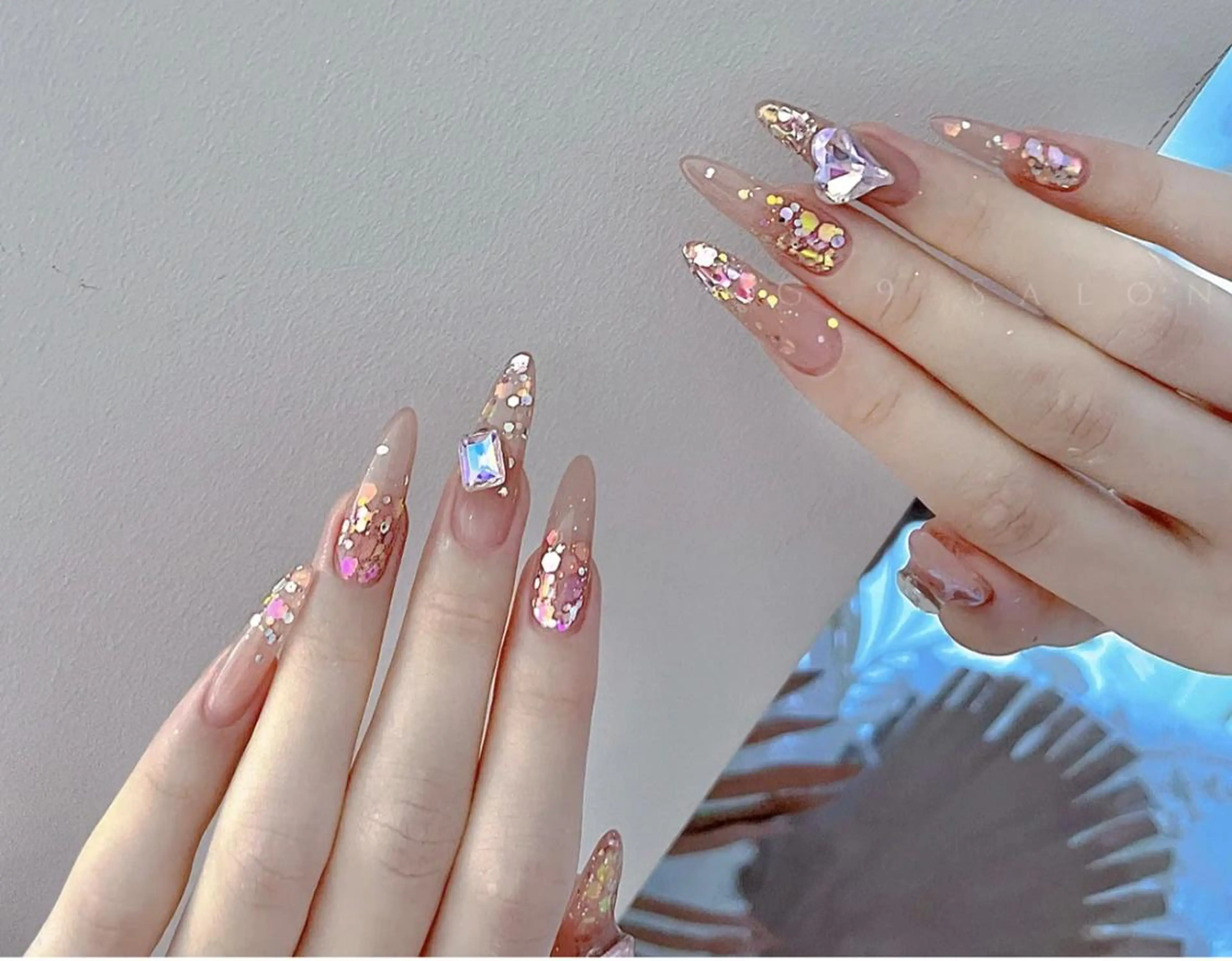 ネイル オーロラネイル べっ甲ネイル クリアネイル 氷ネイル・うるうるネイル 韓国ネイル KARI ネイルサロンのネイルデザイン