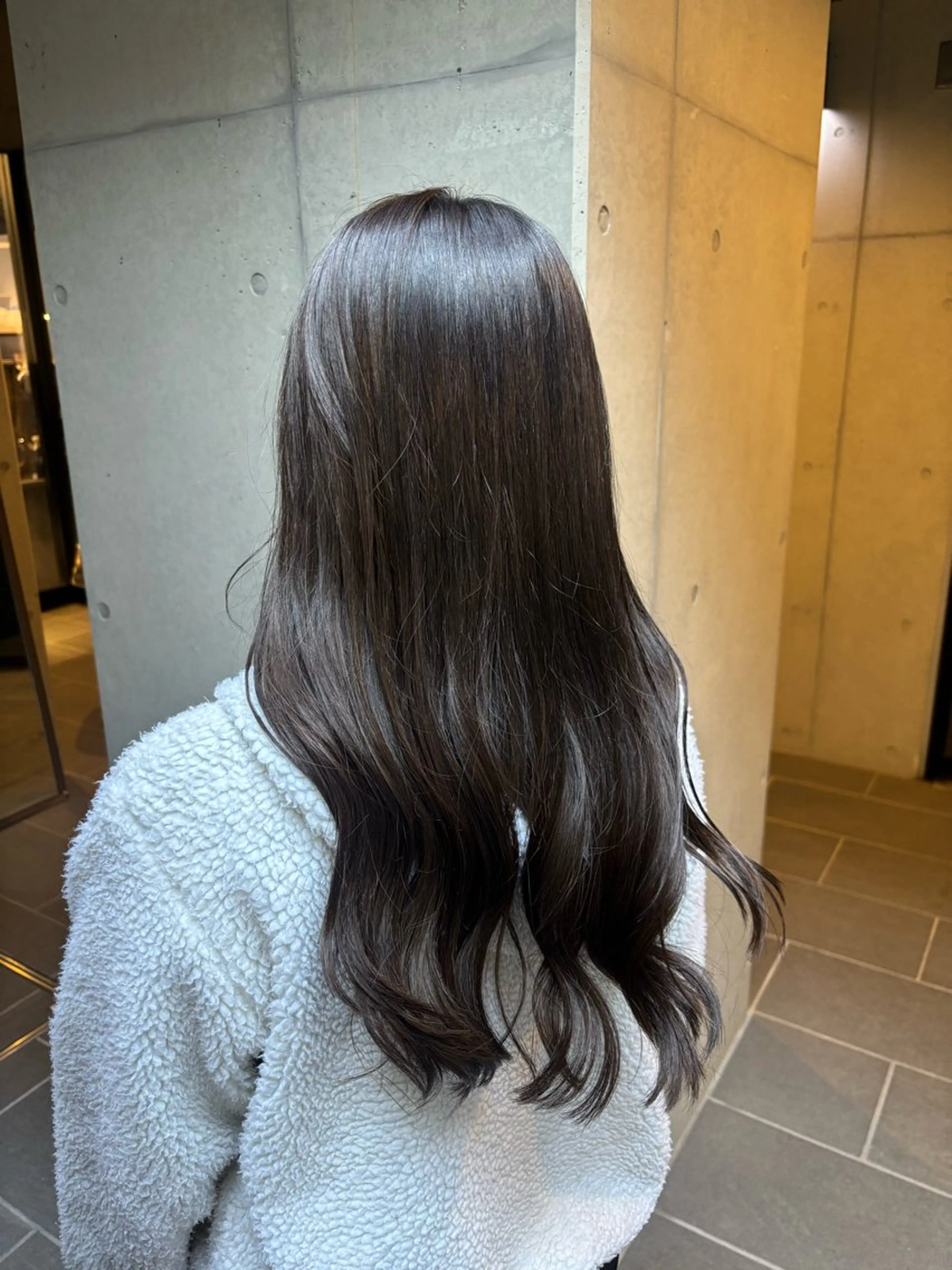 ロング カラー グレージュ オリーブグレージュ オリーブグレー 〖❁田尻千尋| LEONID❁〗のヘアスタイル