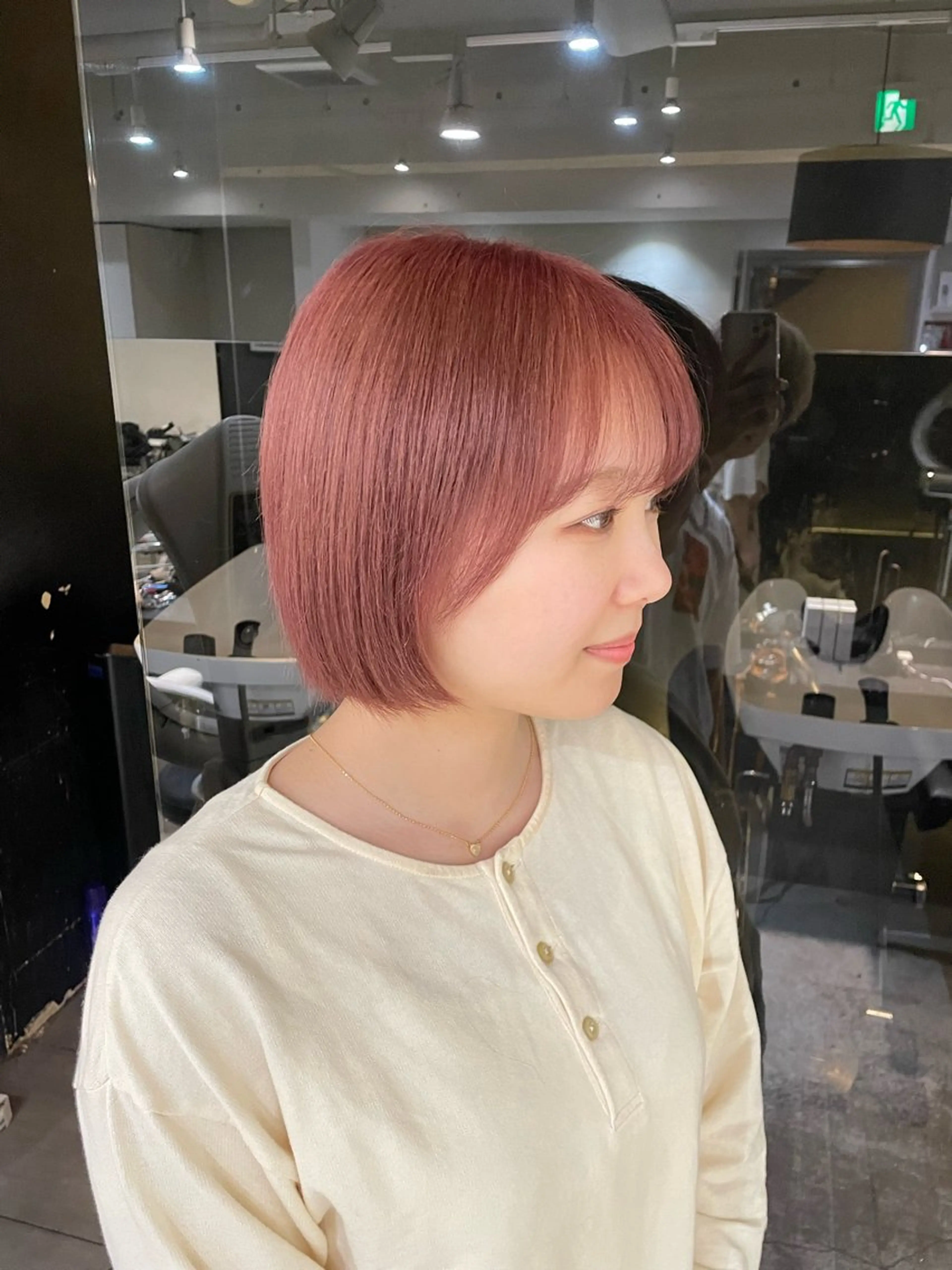 カラー ベージュカラー ピンクカラー ピンクベージュ ヘアカラー WELLY  TOKYO所属・🌈レイヤーカット/ ハイトーン🌈タクマのヘアスタイル