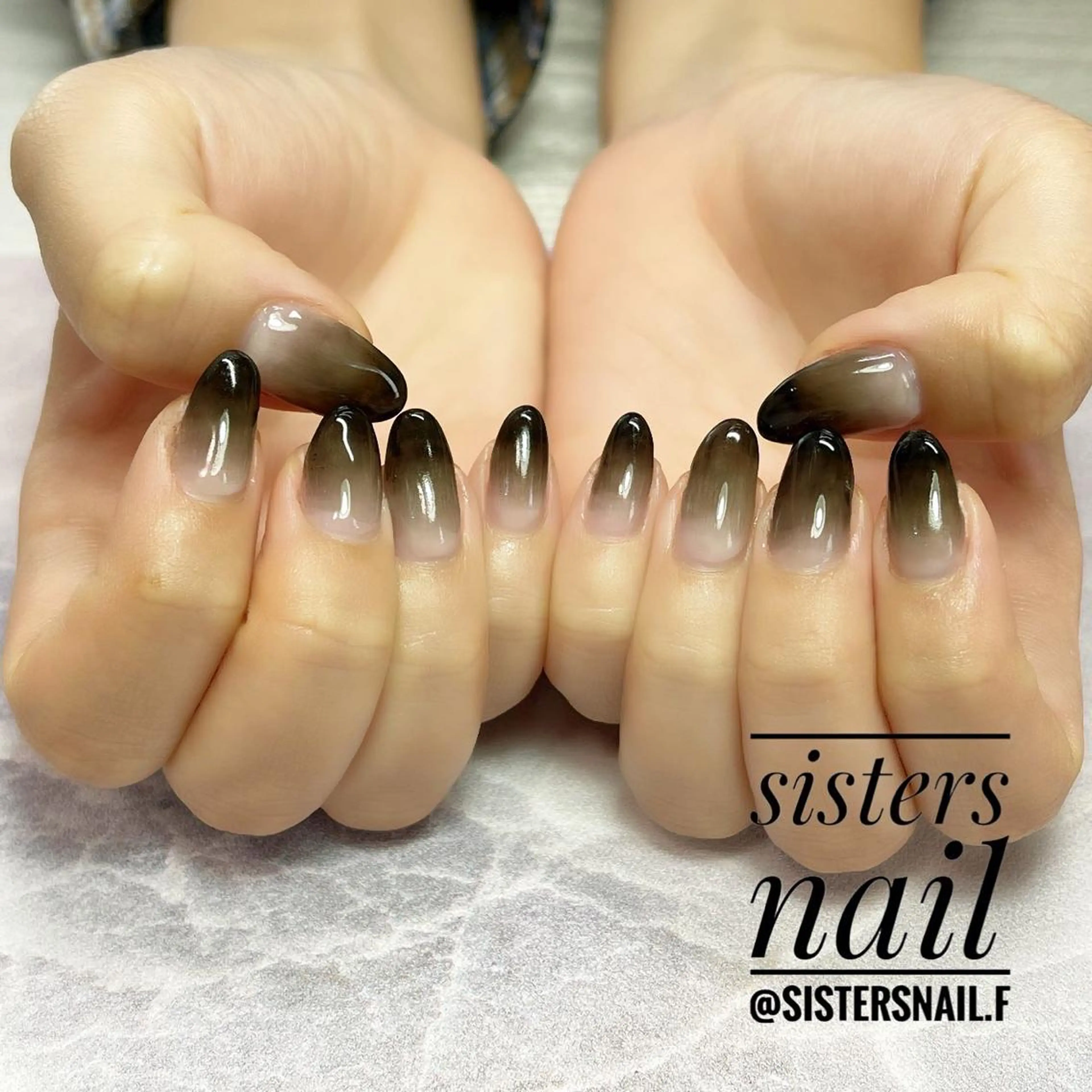 カラー ネイル 黒髪 グラデーションカラー ハロウィン アートネイル グラデーション sisters nail.fのネイルデザイン