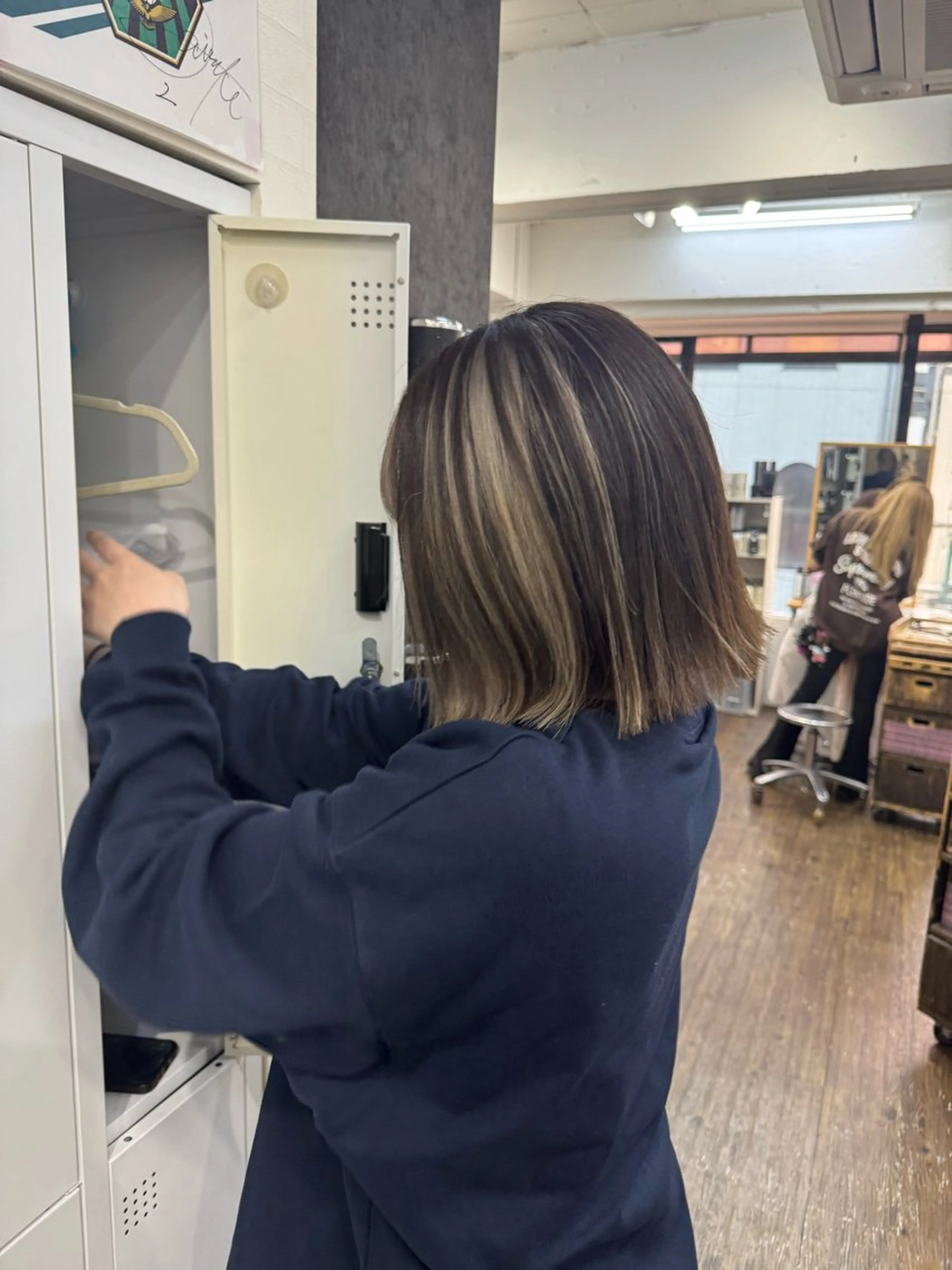 ミディアム apollo 横浜所属・横浜🦋ハイトーン 🫐耳つぼジュエリーのヘアスタイル