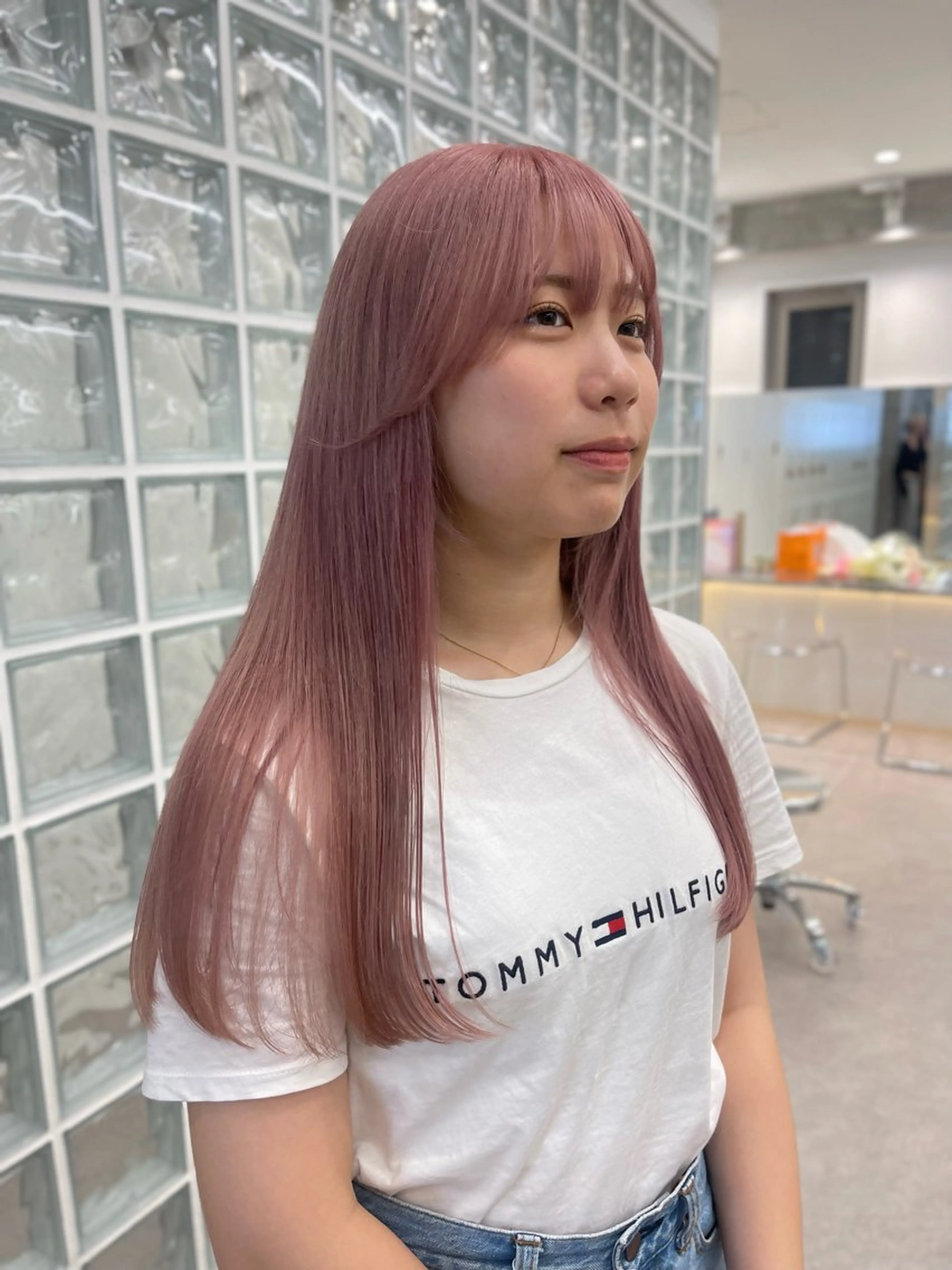 ロング cinq PROJECT所属・ミルクティーベージュ /三村克彦のヘアスタイル