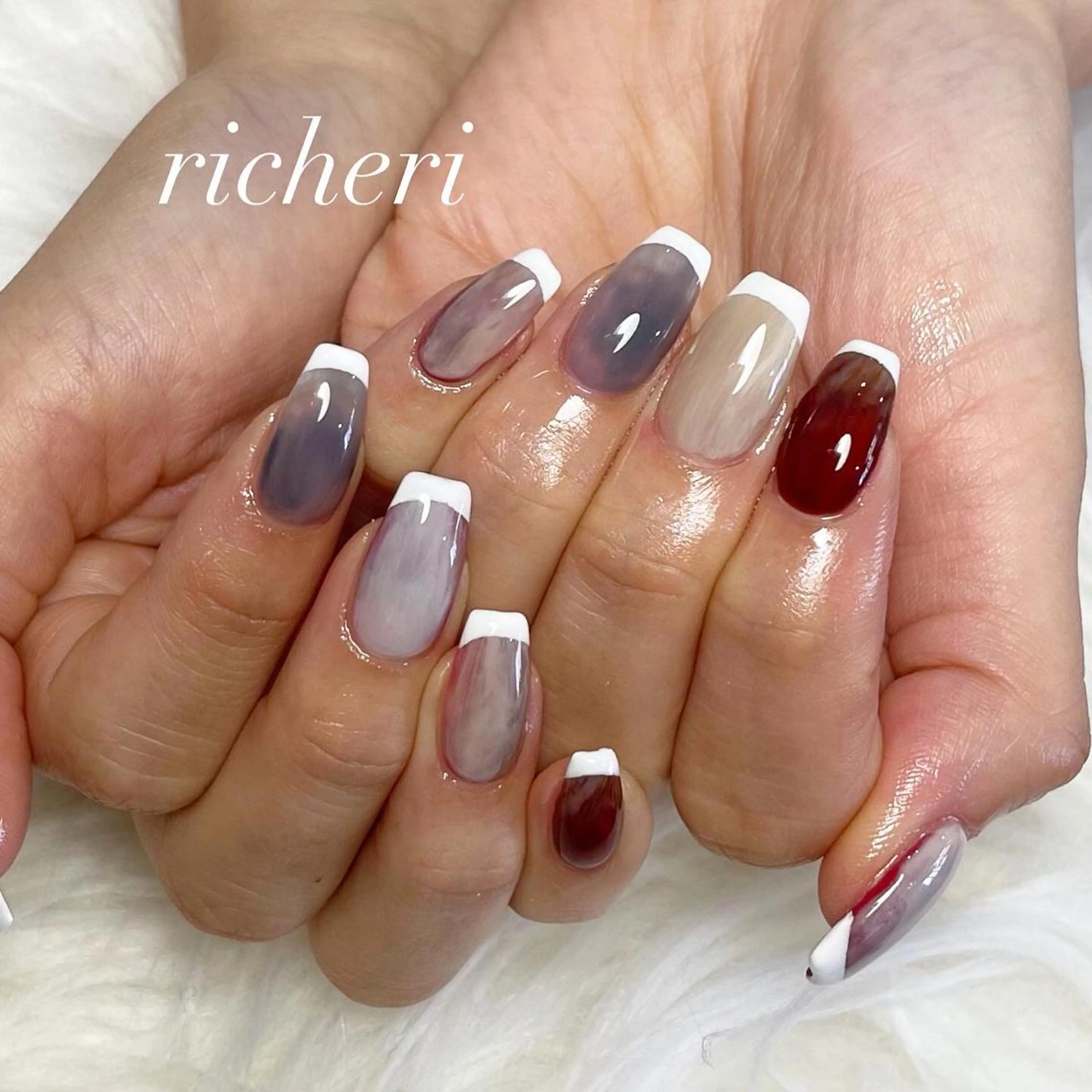 ミディアム ネイル 韓国風ヘア アートネイル フレンチネイル ジェルネイル ガラスフレンチ richeri beautyのエステ・リラクイメージ