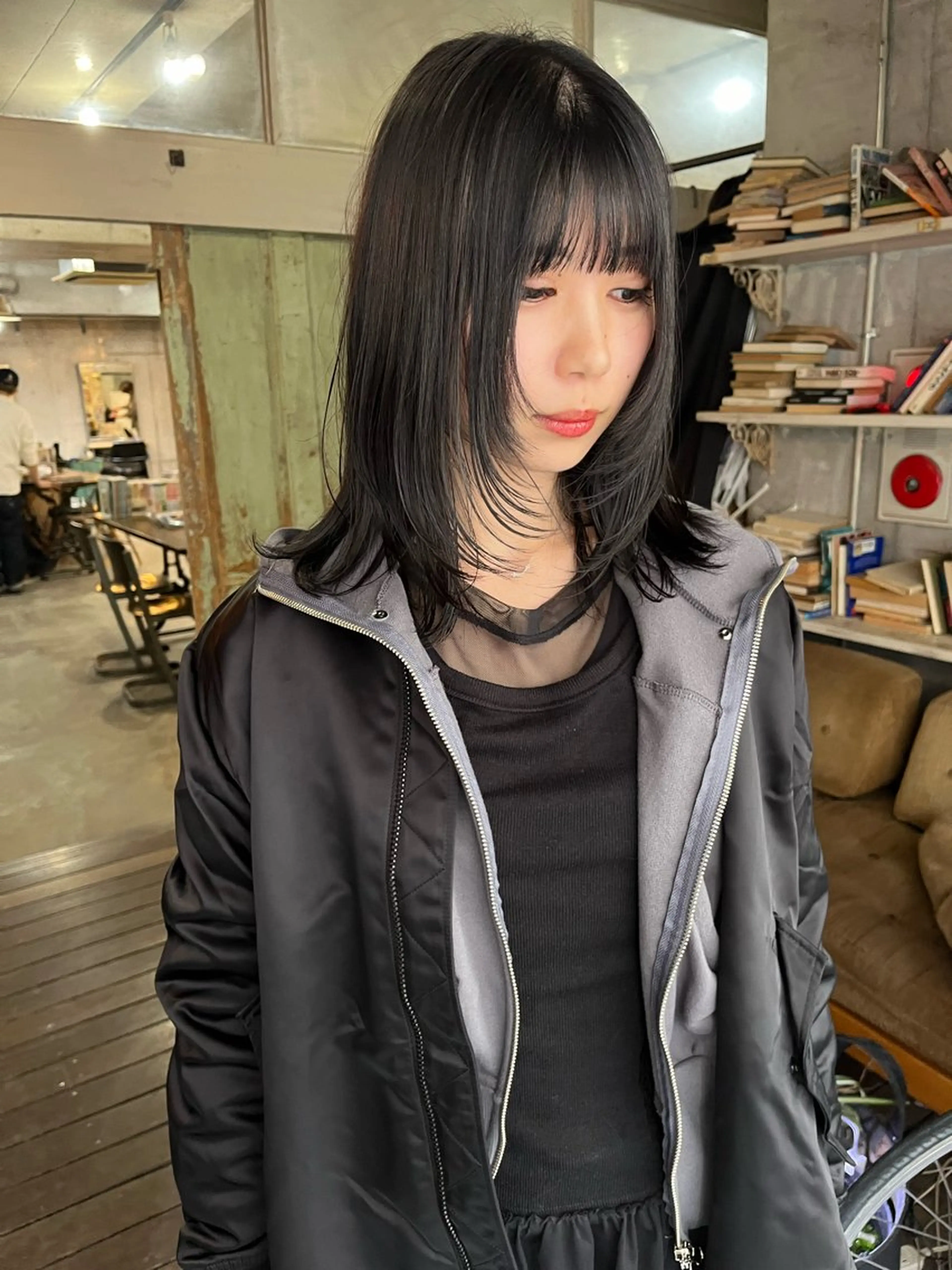 ミディアム カット ヘアカラー トリートメント ハイトーン/顔まわり レイヤー/YUKAのヘアスタイル