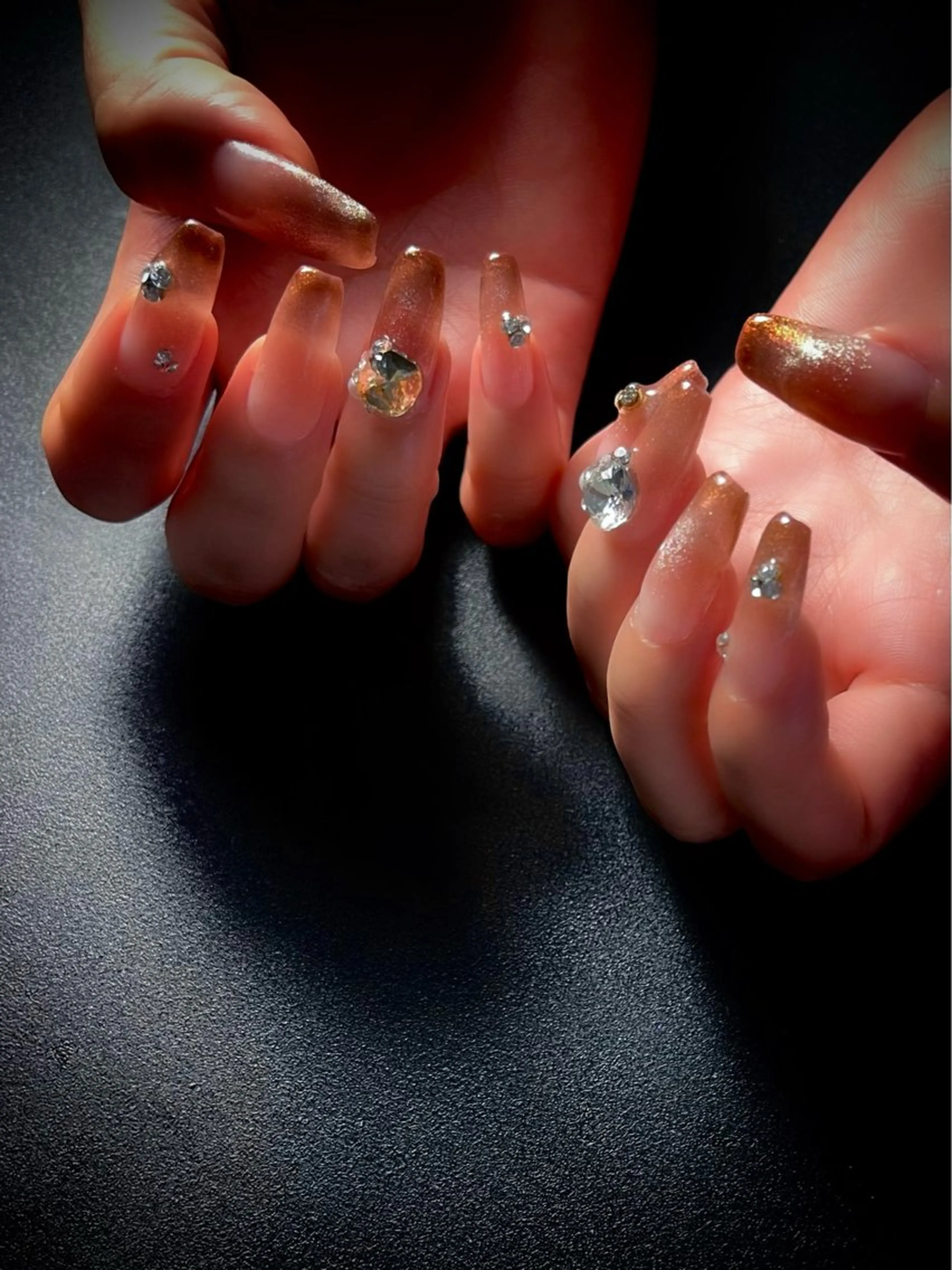 ネイル 長さ出し キラキラネイル マグネットネイル スカルプネイル ワンホンネイル nine.🦋 YUKOのネイルデザイン