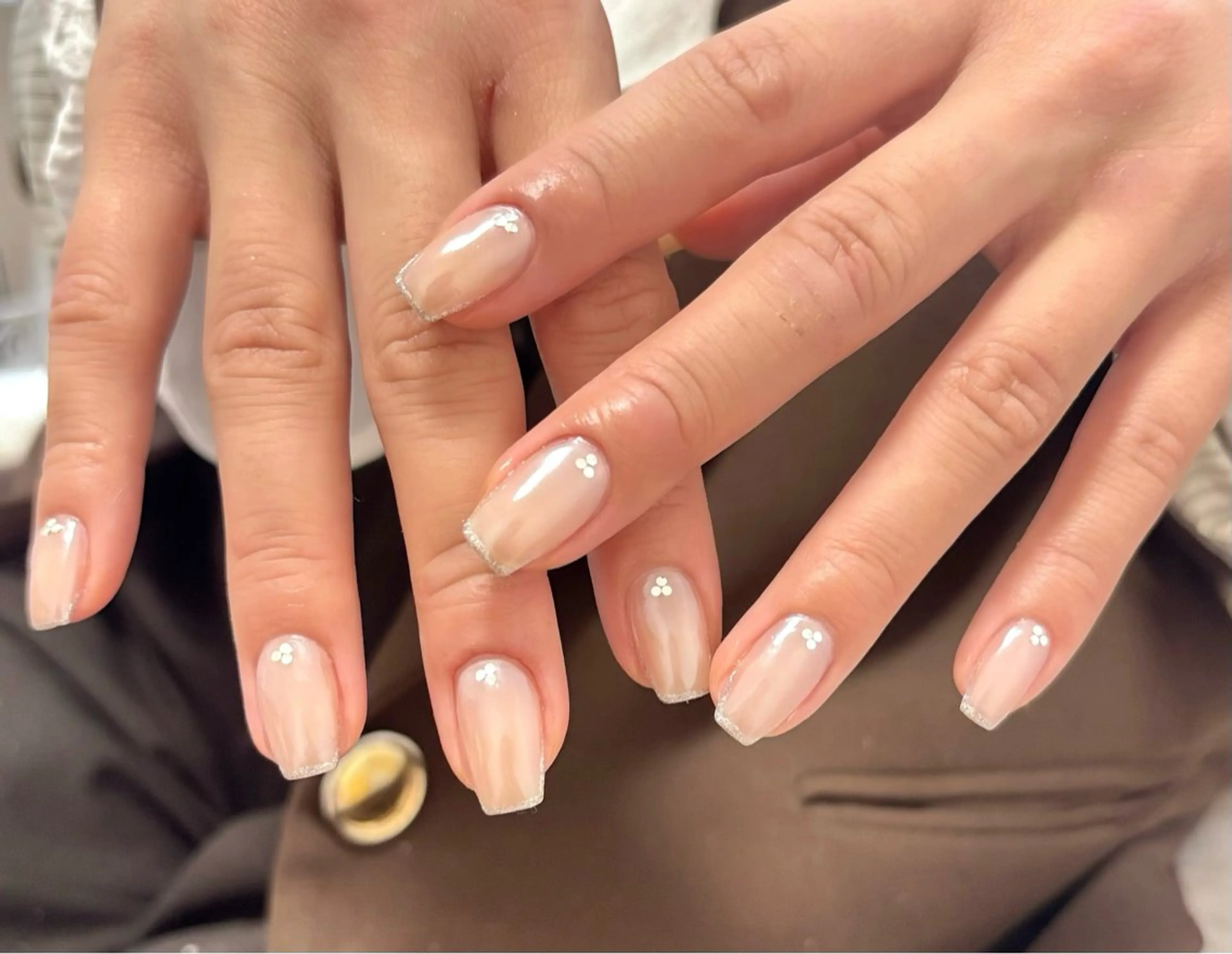 ネイル ホワイト 伊藤 菜緒のネイルデザイン