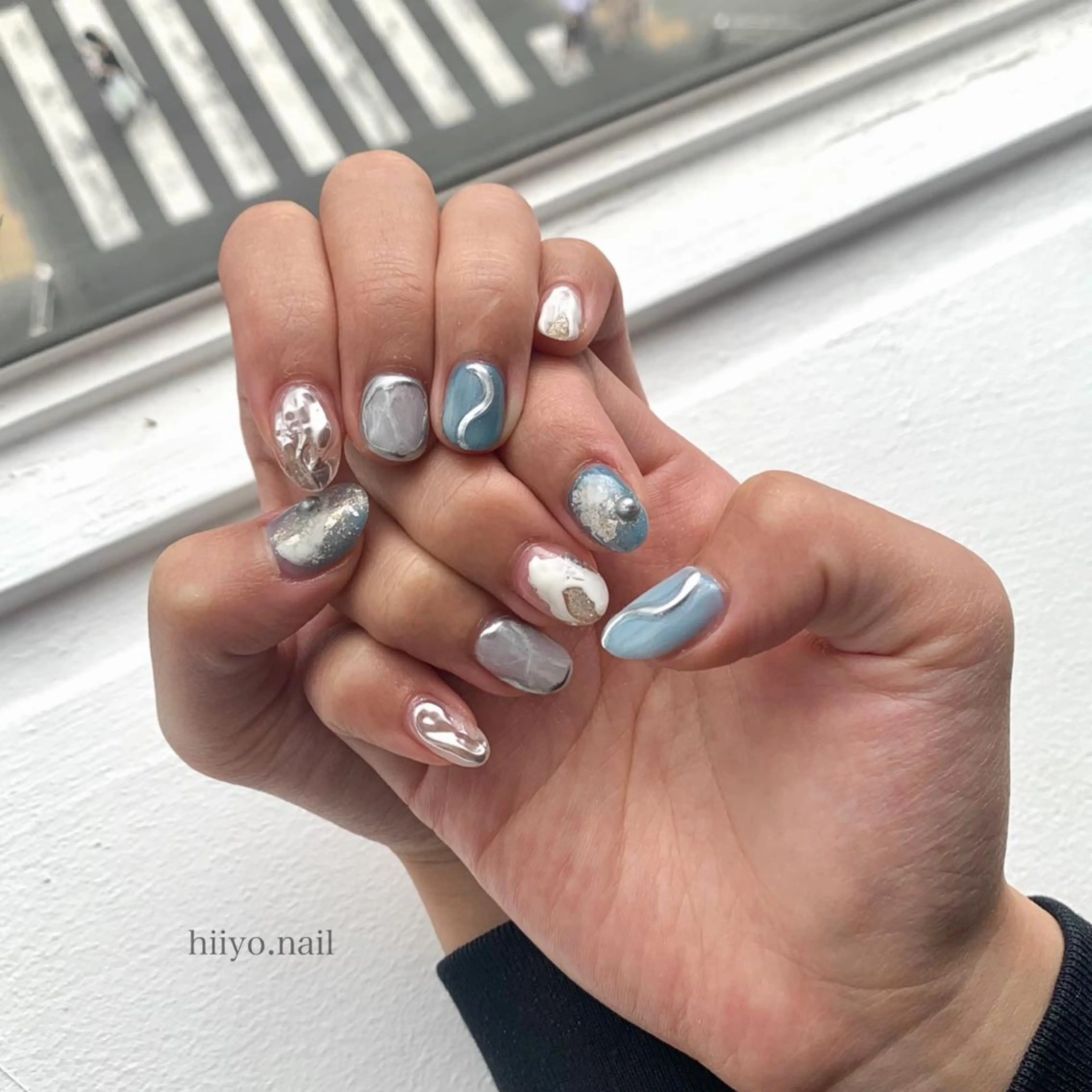 ネイル ブルー ミラーネイル ニュアンスネイル ぷっくりネイル ハンドネイル hiyo🫧ネイル /渋谷💍🎀のネイルデザイン