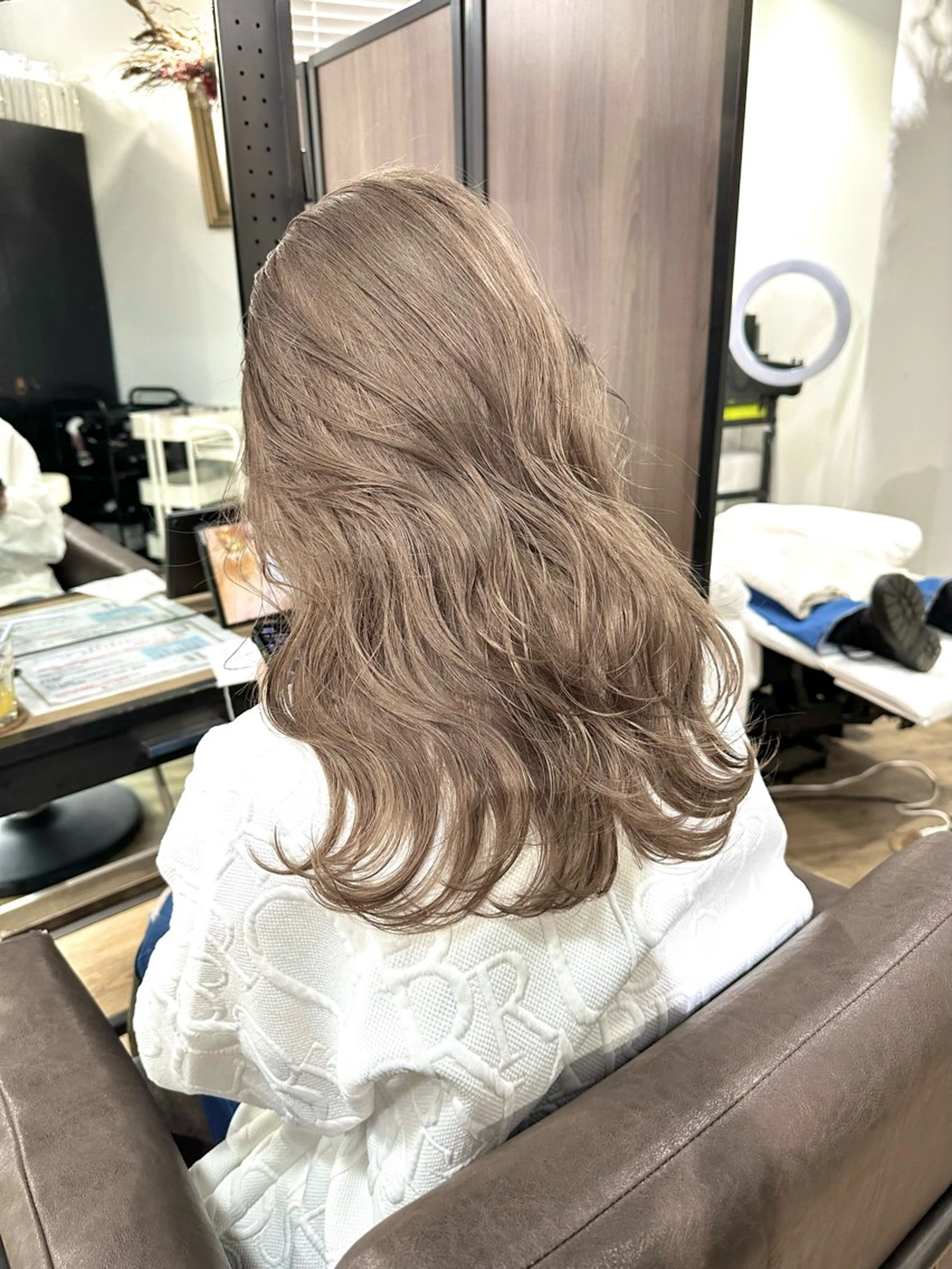 ミディアム カラー ベージュカラー グレージュ ラベンダーカラー ラベンダーグレージュ ラベンダーグレー カット ヘアカラー トリートメント ARCANAブリーチ レイヤーカット/原宿のヘアスタイル