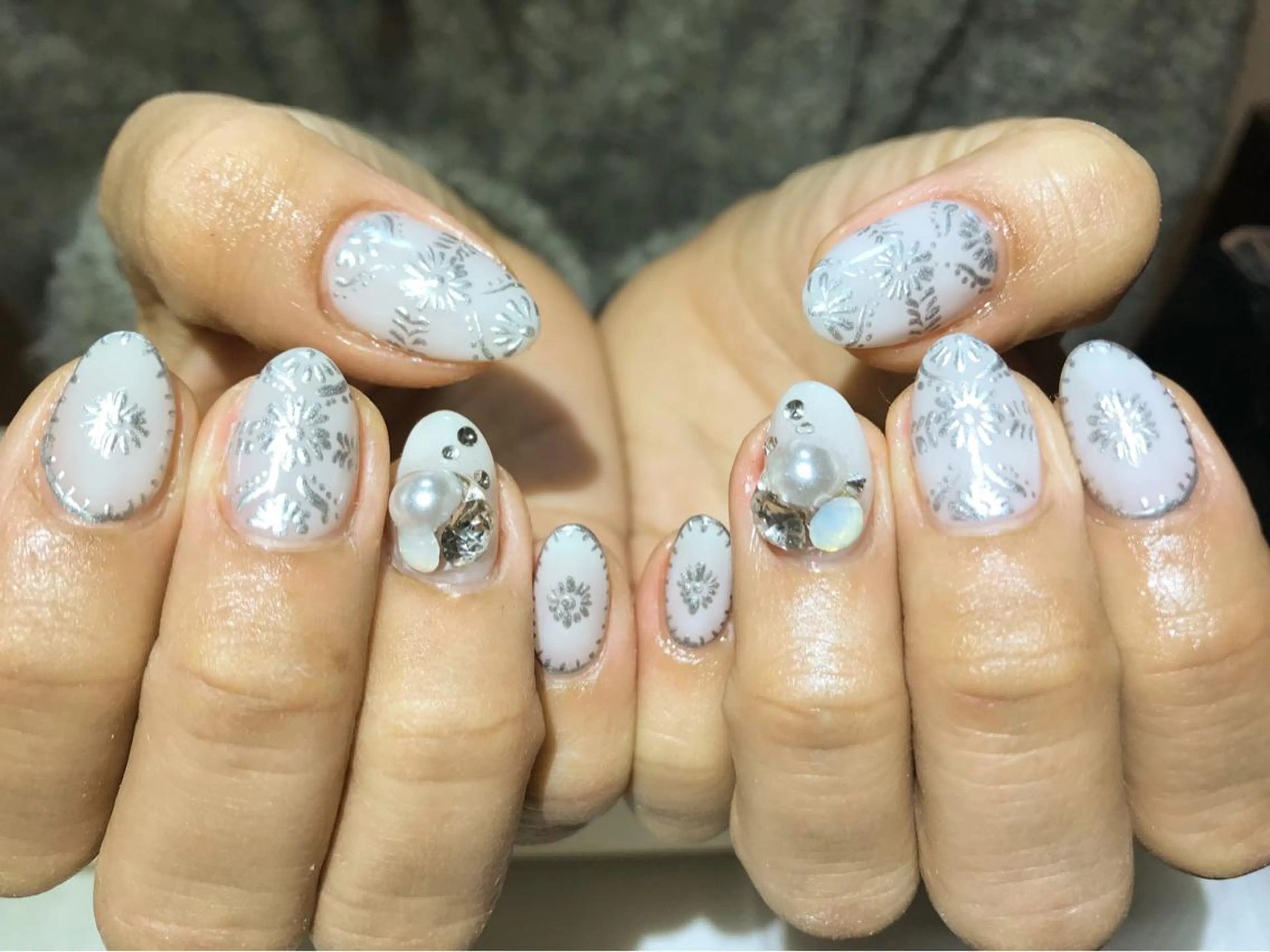 ネイル アートネイル フットネイル シルバー シンプルネイル 春ネイル ネイル フフラ所属・nail fufla ♡yamane♡のネイルデザイン