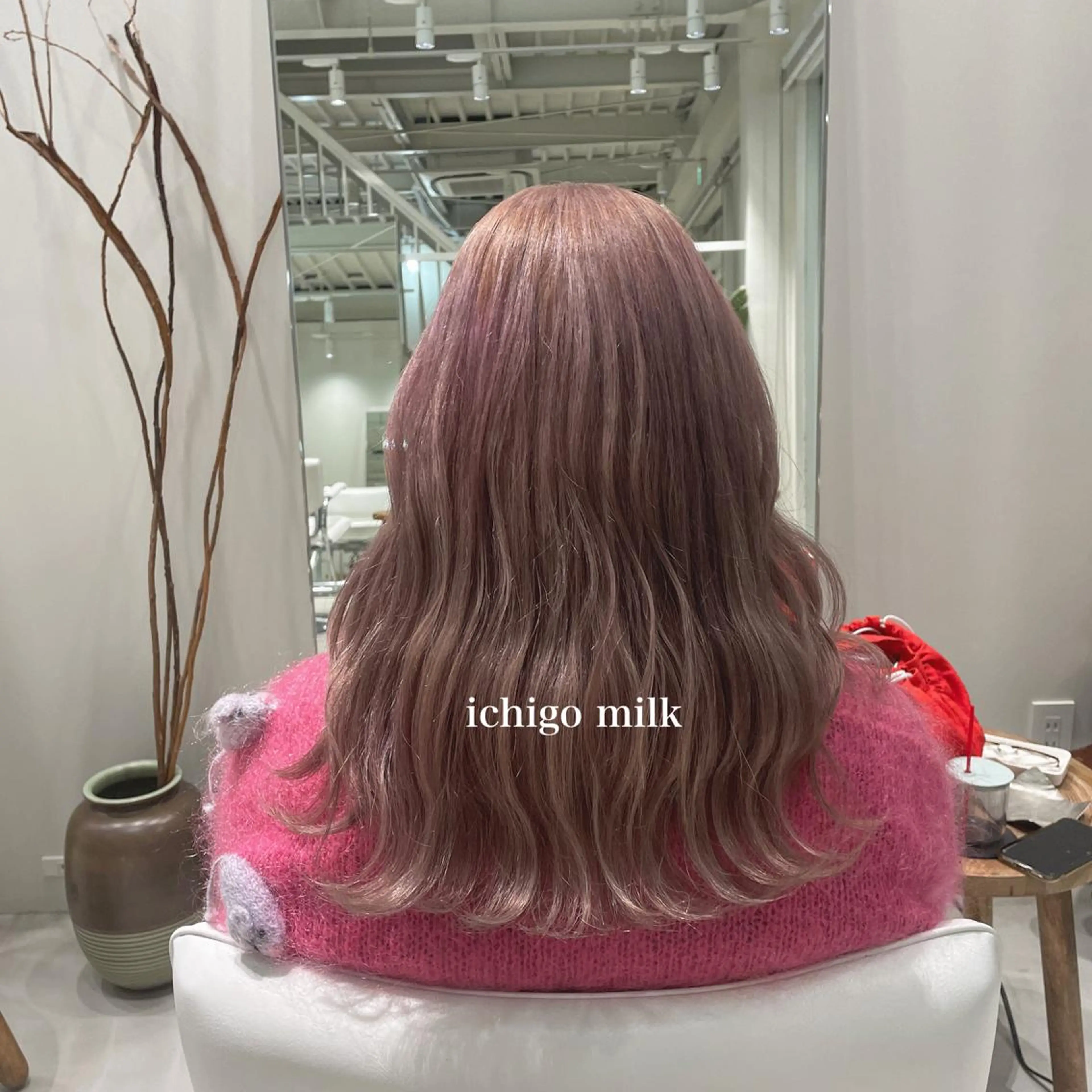 ロング カラー ピンクカラー 峯崎 葵のヘアスタイル