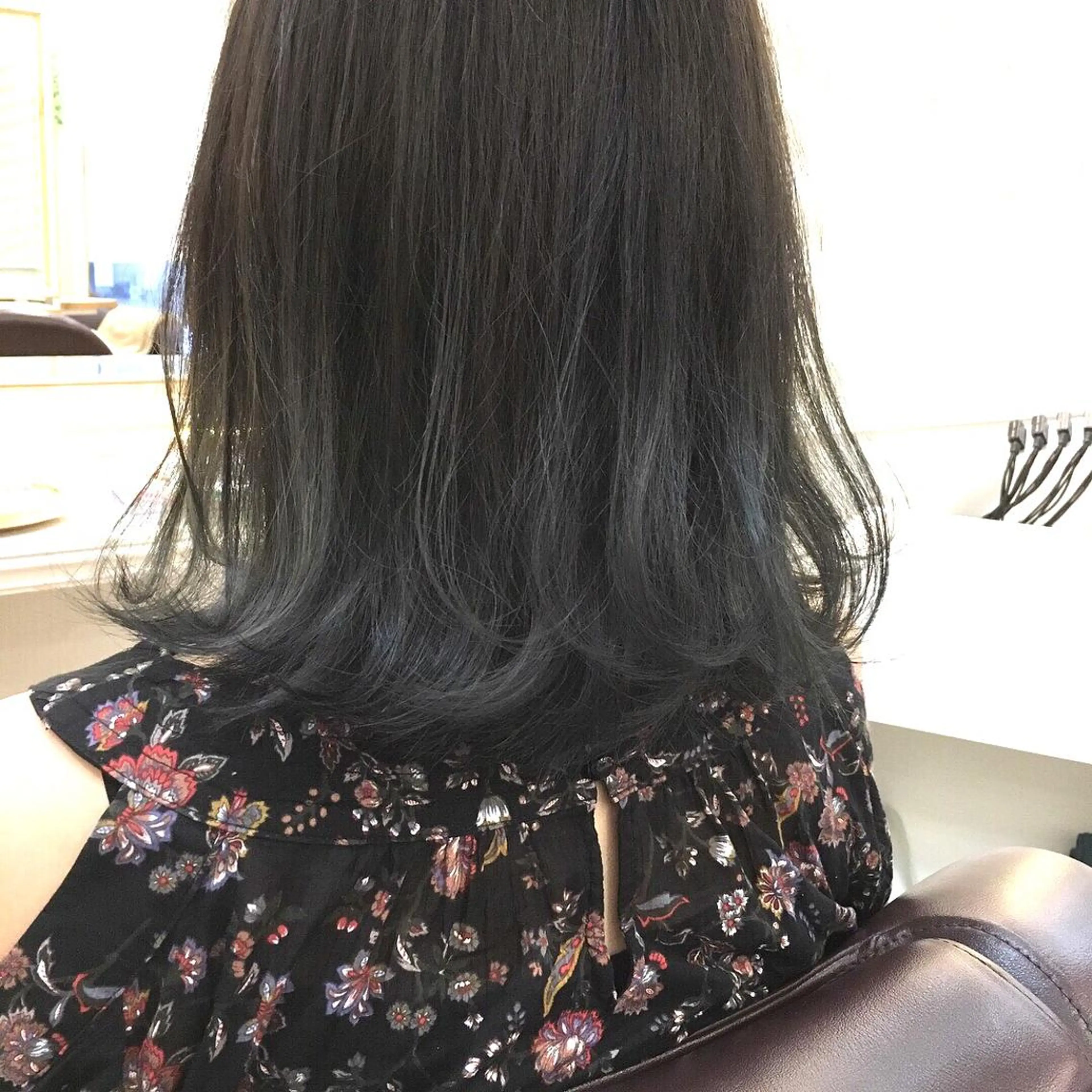 ミディアム アッシュ oluolu hairのヘアスタイル