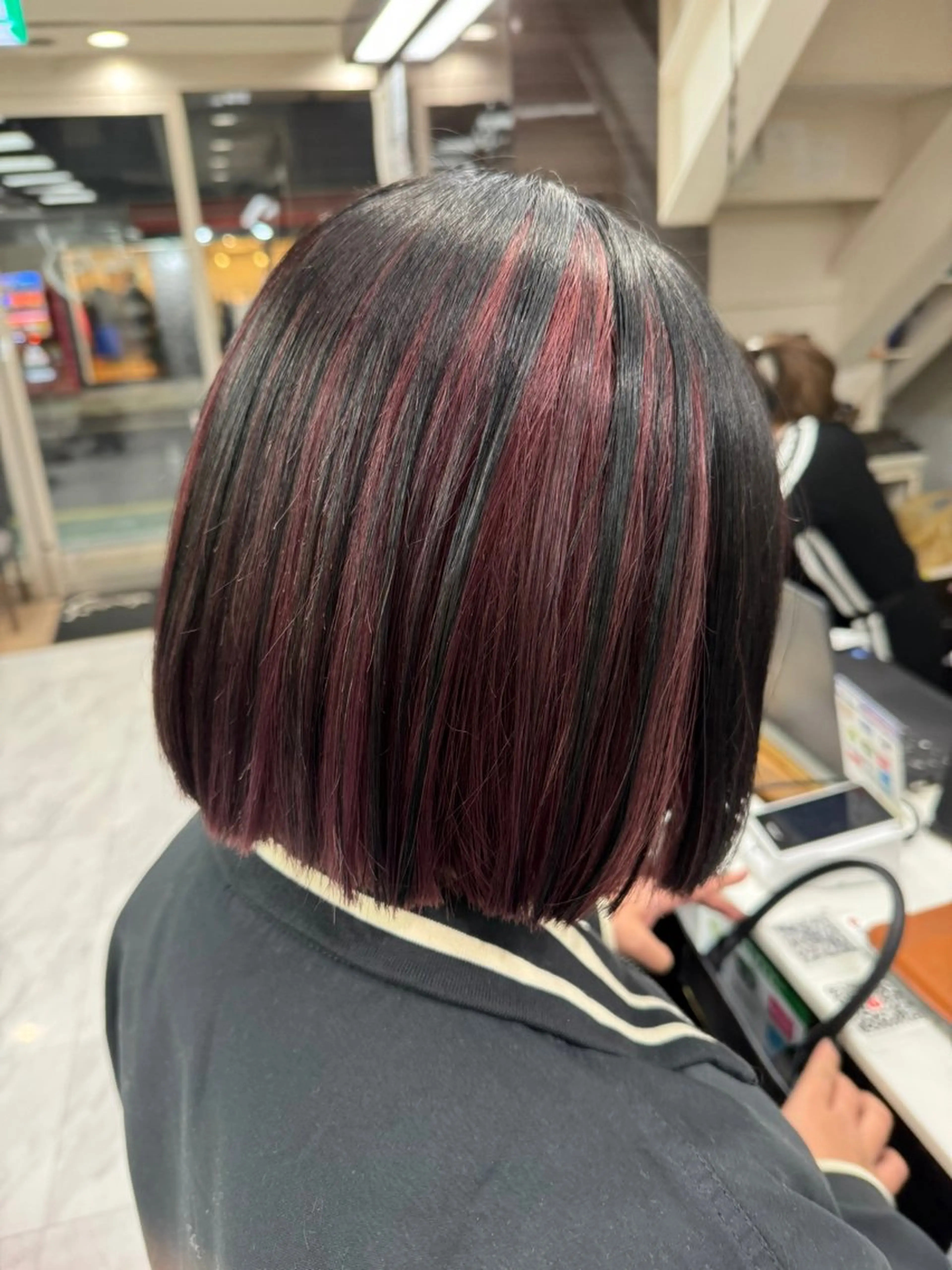 ミディアム カラー ヘアアレンジ 切りっぱなしボブ ミストバング ブリーチ デザインカラー ダブルカラー カット ヘアカラー トリートメント 目黒 碧人のヘアスタイル