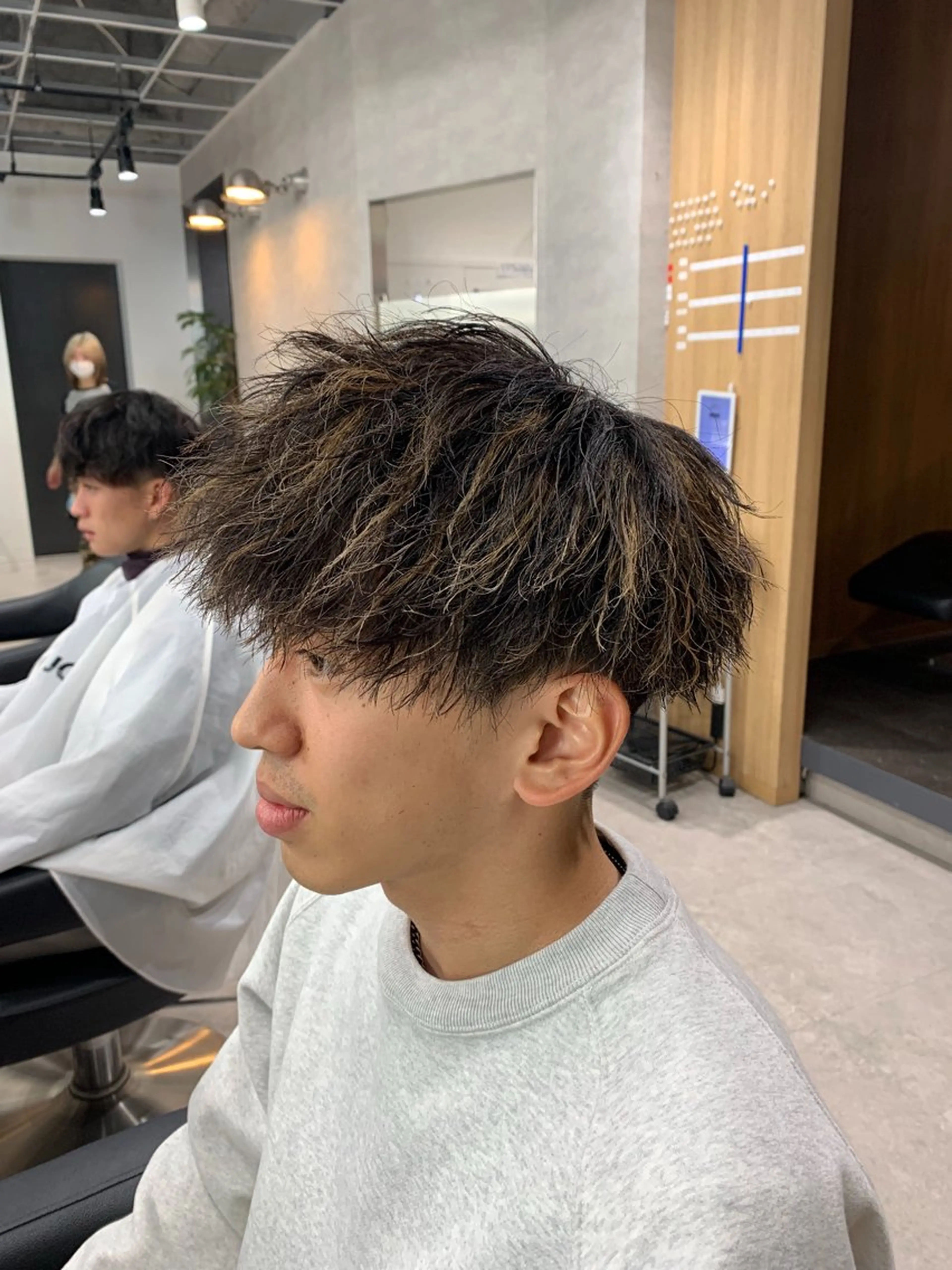 ショート パーマ ヘアアレンジ メンズ センターパート メンズハイライト メンズメッシュ マッシュ メンズパーマ メンズ🐺カラー／ 垢抜け🔥木村晴希のヘアスタイル