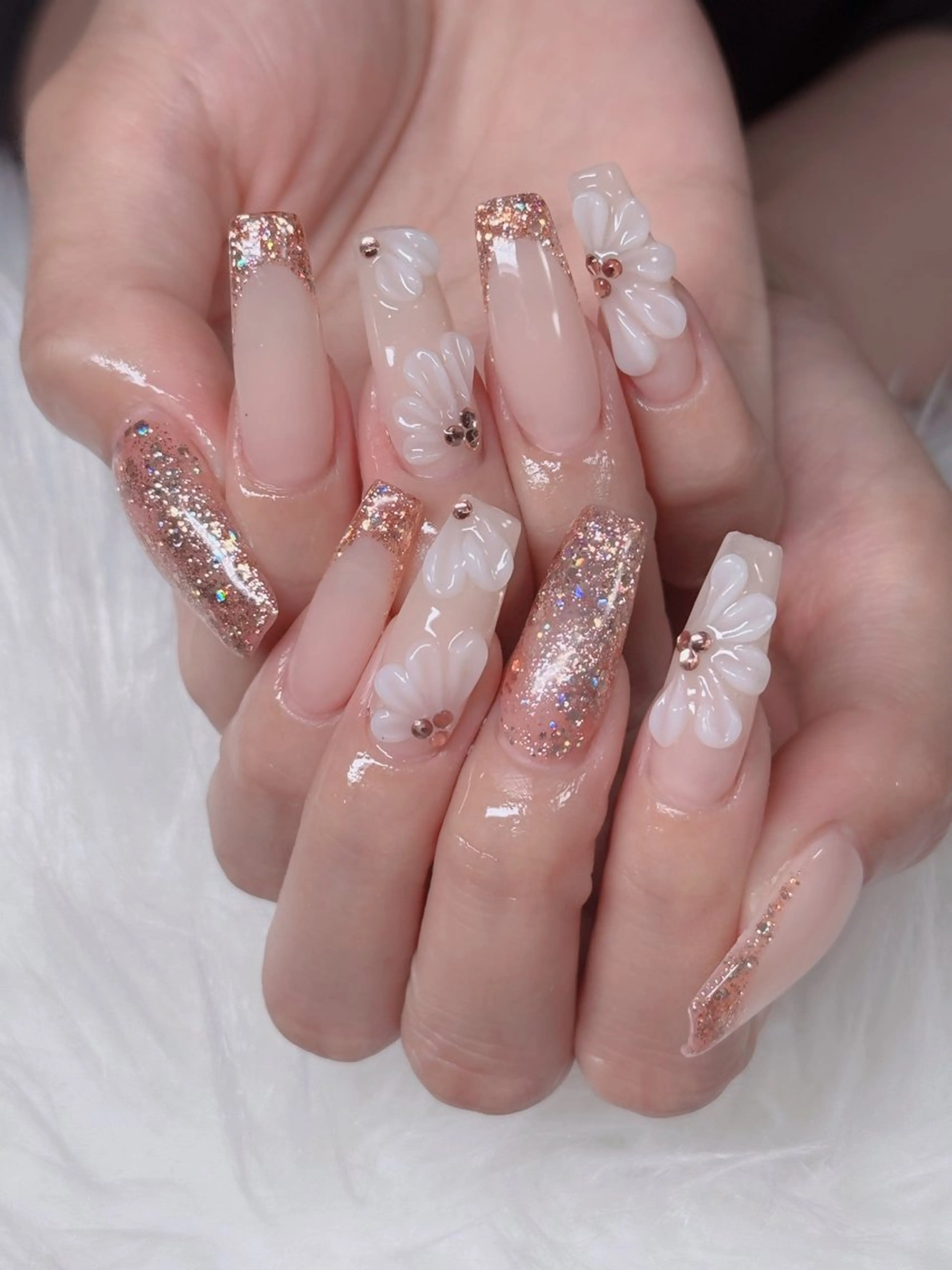 ネイル オーロラネイル フレンチネイル ジェルネイル ハロウィン キラキラネイル H.baby Nail Salonのネイルデザイン