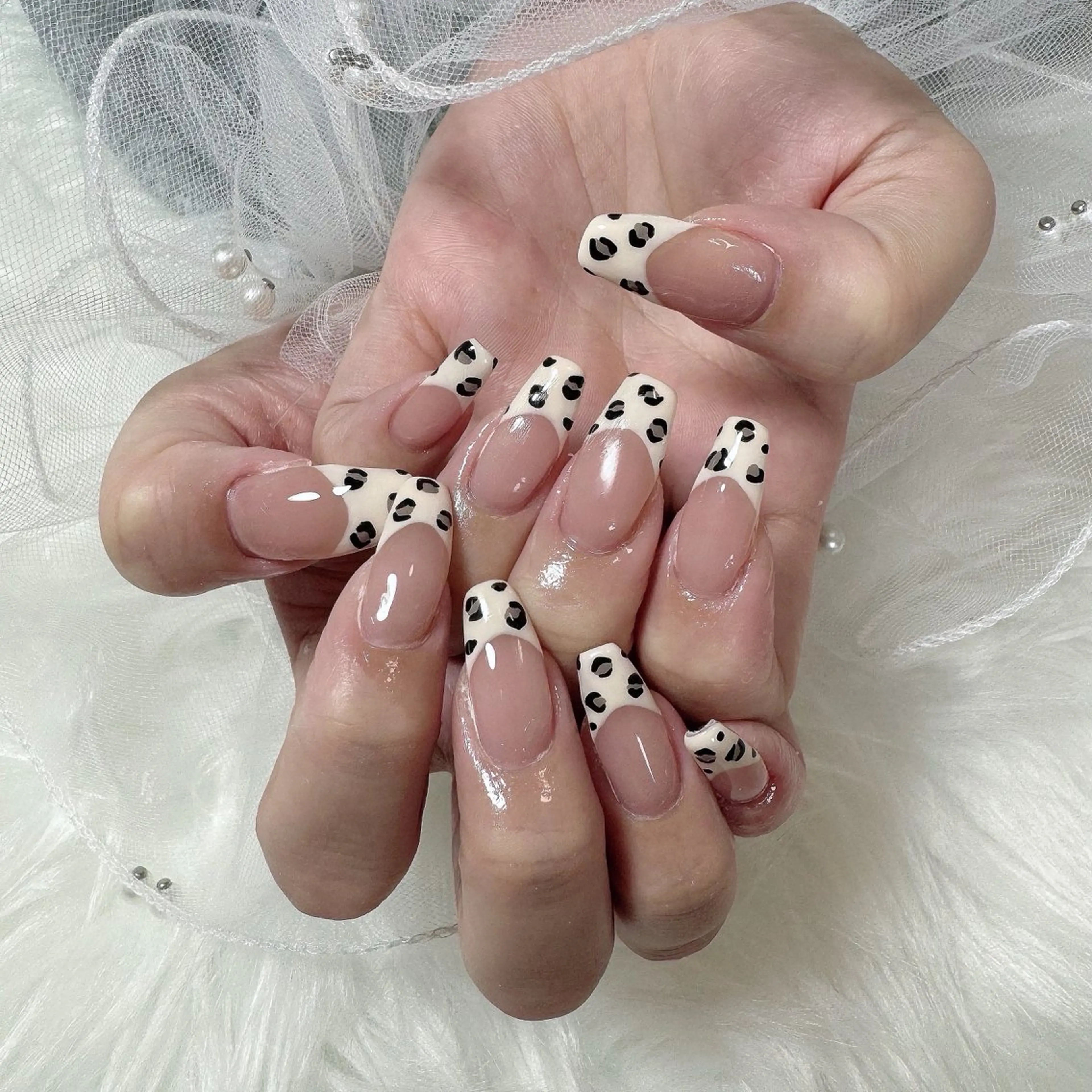 ネイル ハンドネイル シュシュ 🎀 girly nailのネイルデザイン