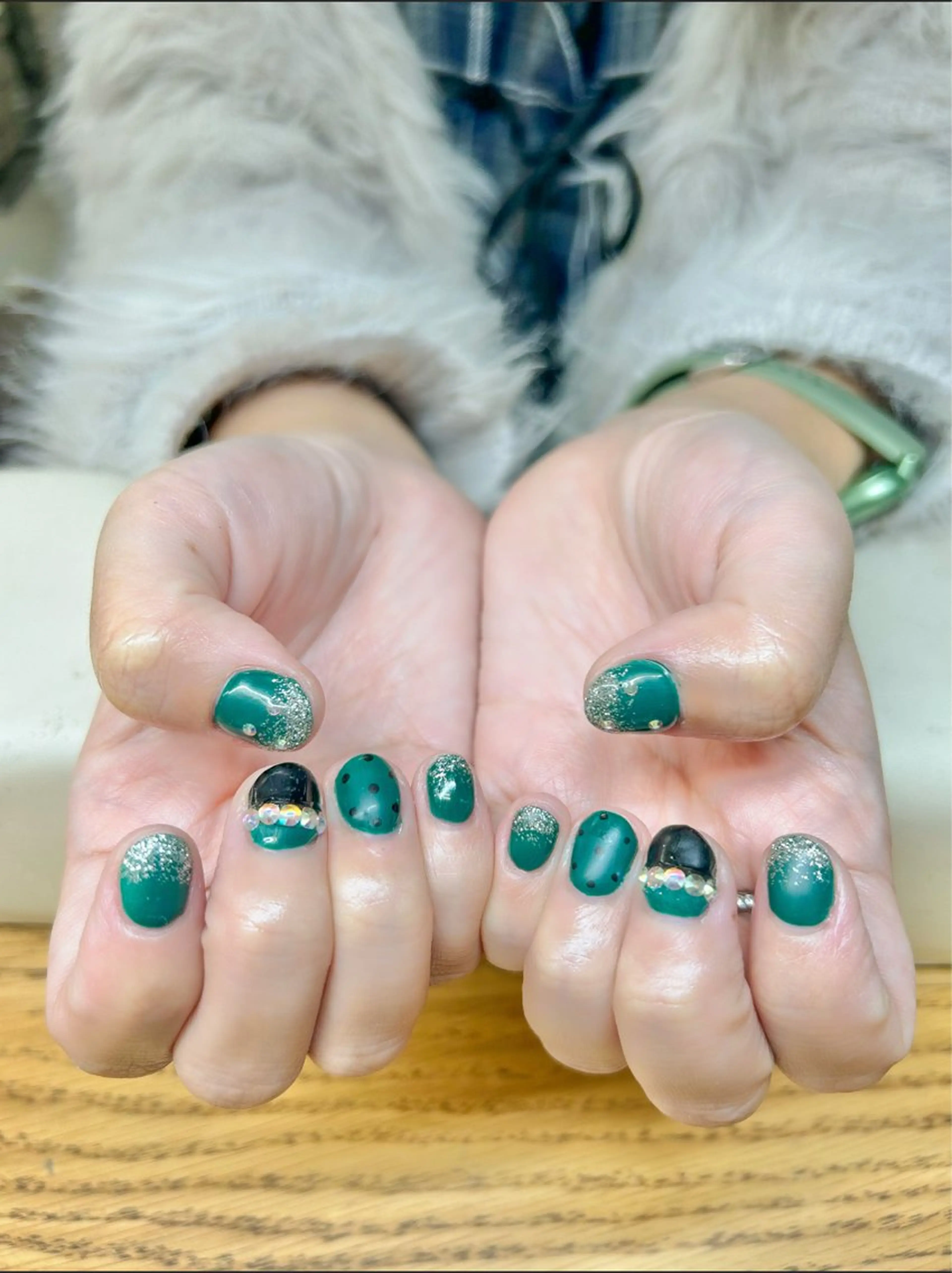 ネイル ネイルサロンエーナイン札幌大通本店所属・宇野 舞美のネイルデザイン