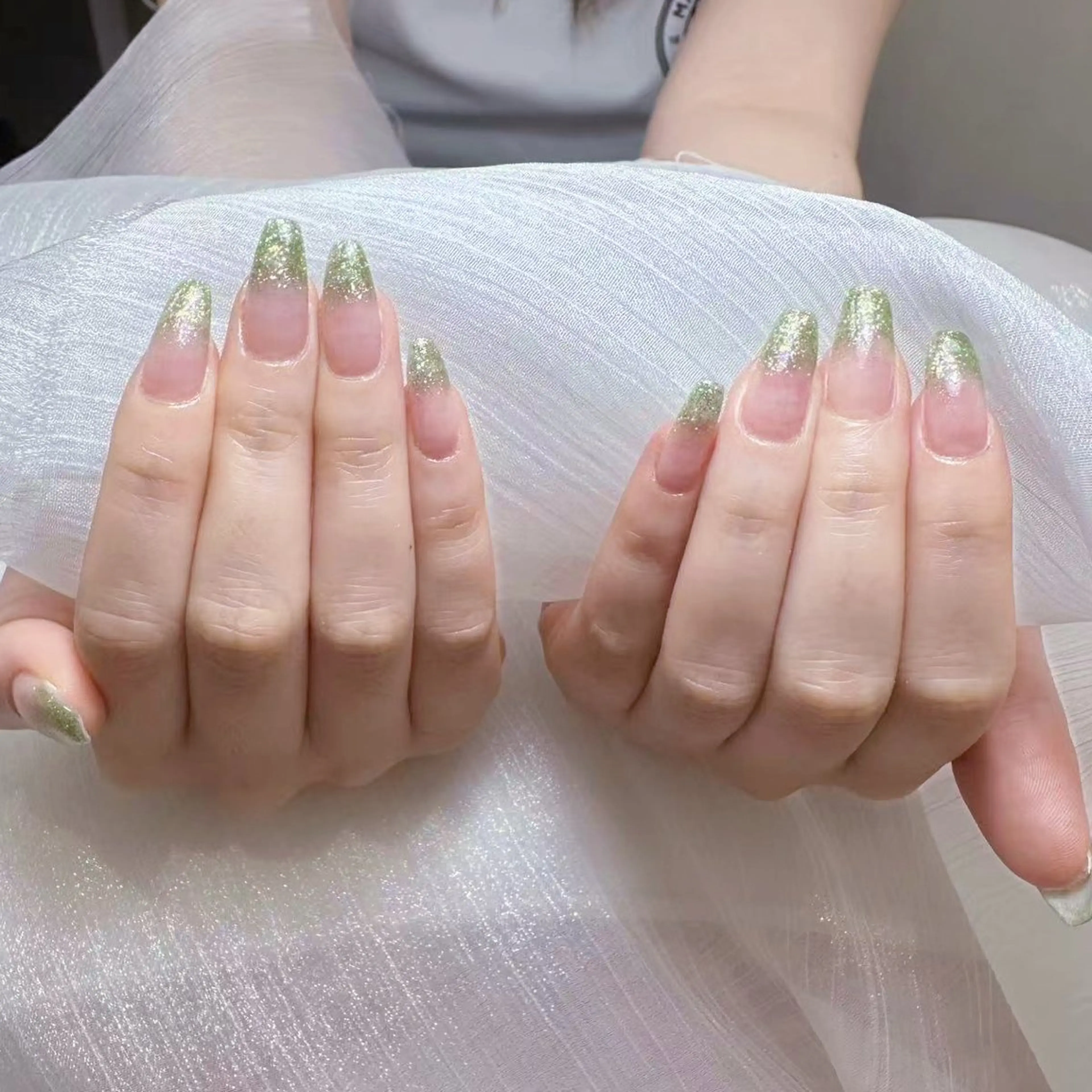 ネイル アートネイル オーロラネイル ガーリー キラキラネイル 韓国ネイル ハンドネイル yu ri 🌹のネイルデザイン