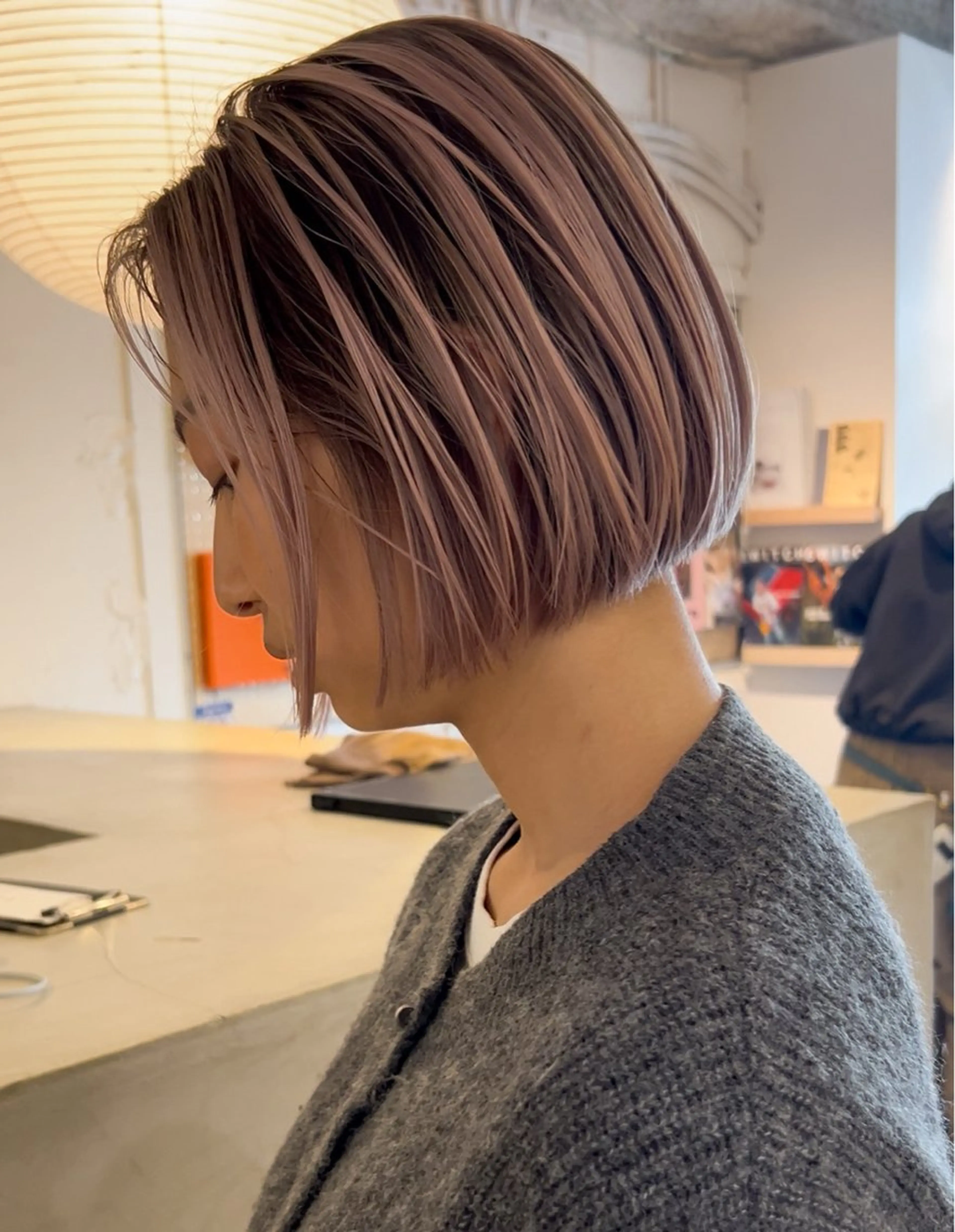 ショート カラー バレイヤージュ ブリーチ デザインカラー グレージュ ピンクカラー カット ヘアカラー トリートメント Loom.所属・村上雅人 ナチュラルモードのヘアスタイル