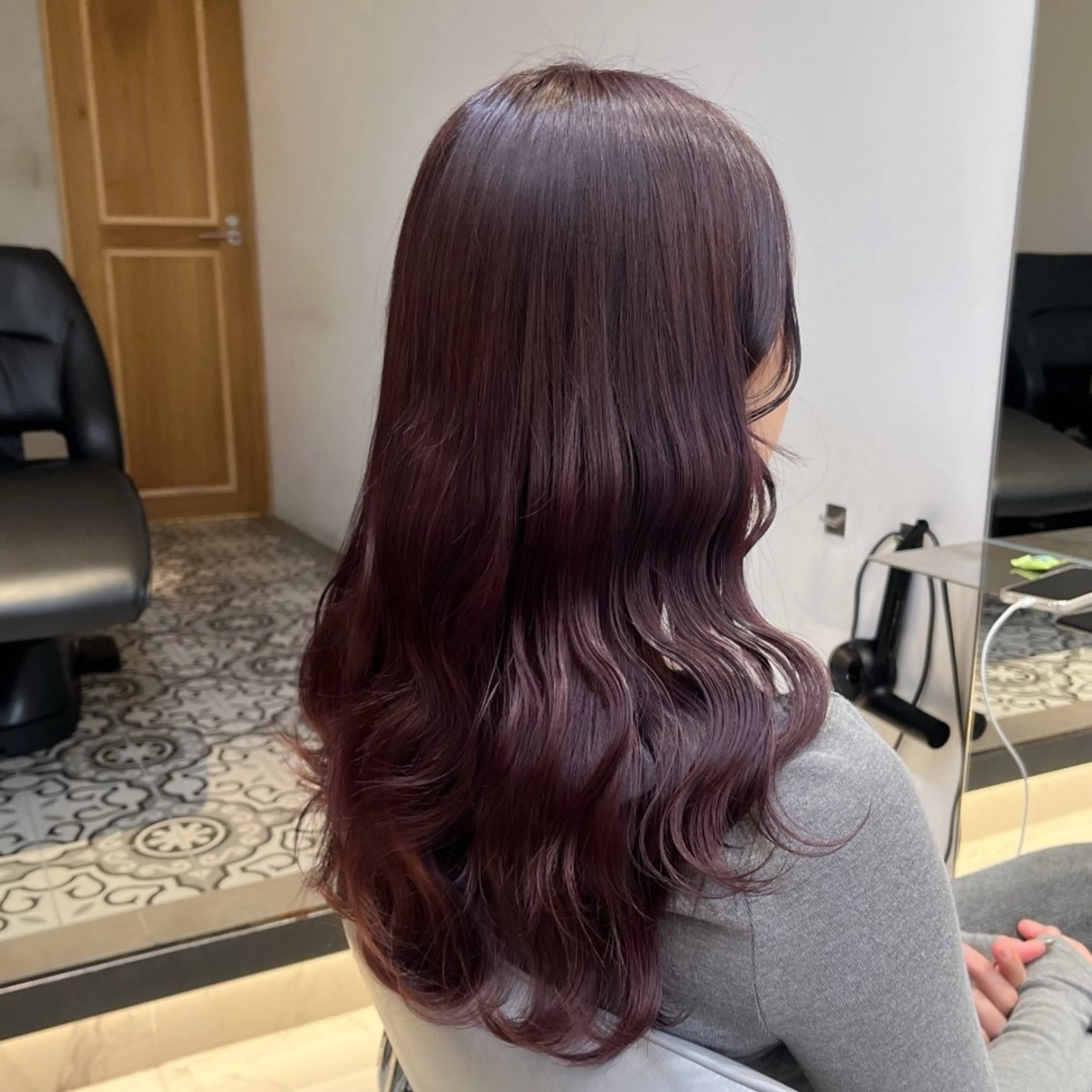 セミロング カラー ボルドーカラー ブラウンカラー ピンクカラー レッドカラー レッドブラウン ヘアカラー トリートメント ヘッドスパ ヘアセット カジュアルを女っぽく 𝗮𝘆𝗮𝗰𝗼のヘアスタイル