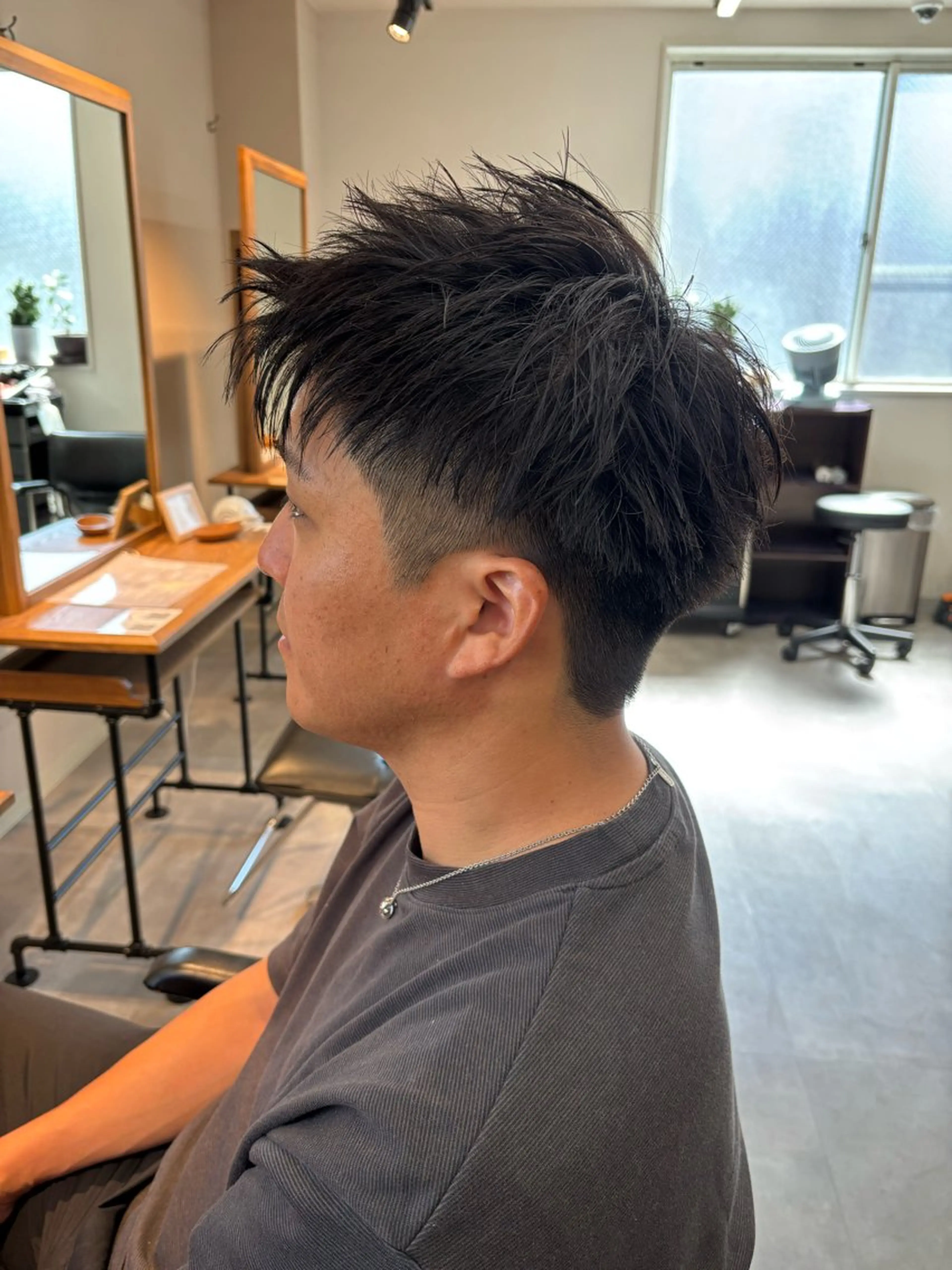 メンズ アップバング 刈り上げ カット フェザーパーマ/韓国 /メンズカット保立のヘアスタイル