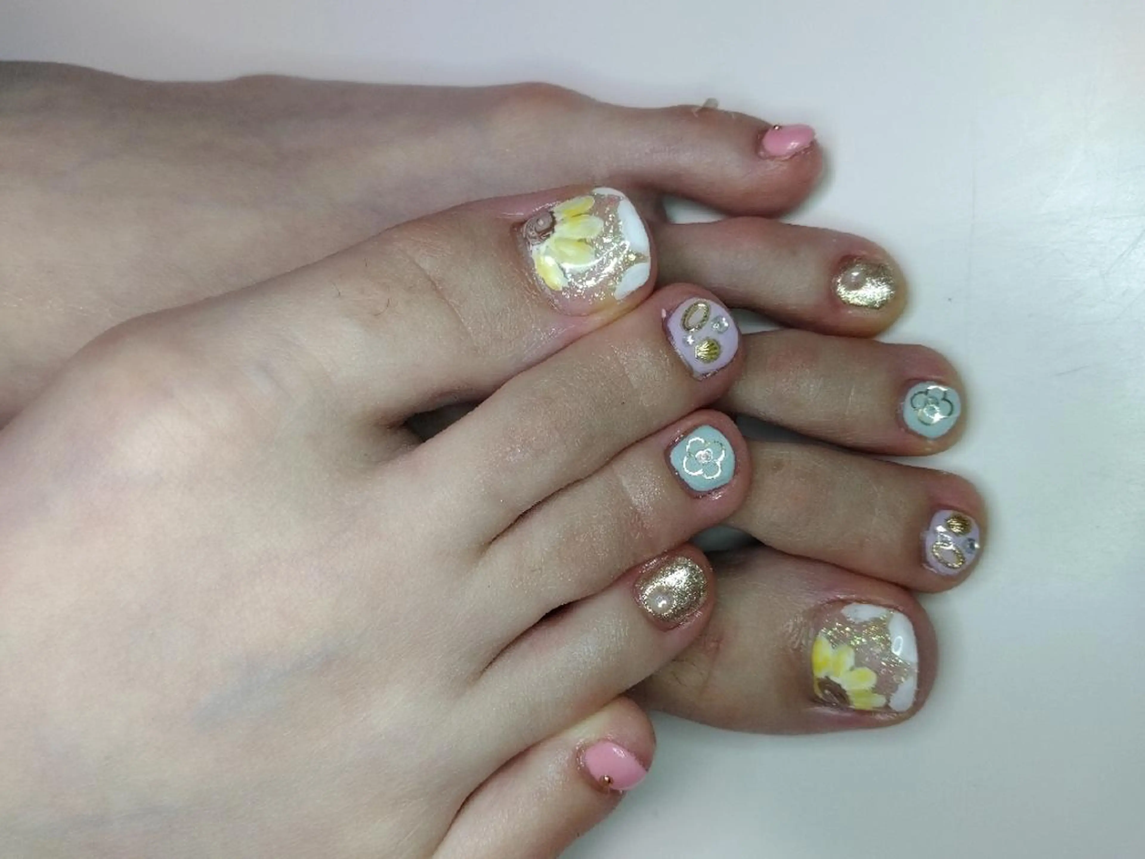 ネイル エステとネイル ローズコンフォートのネイルデザイン