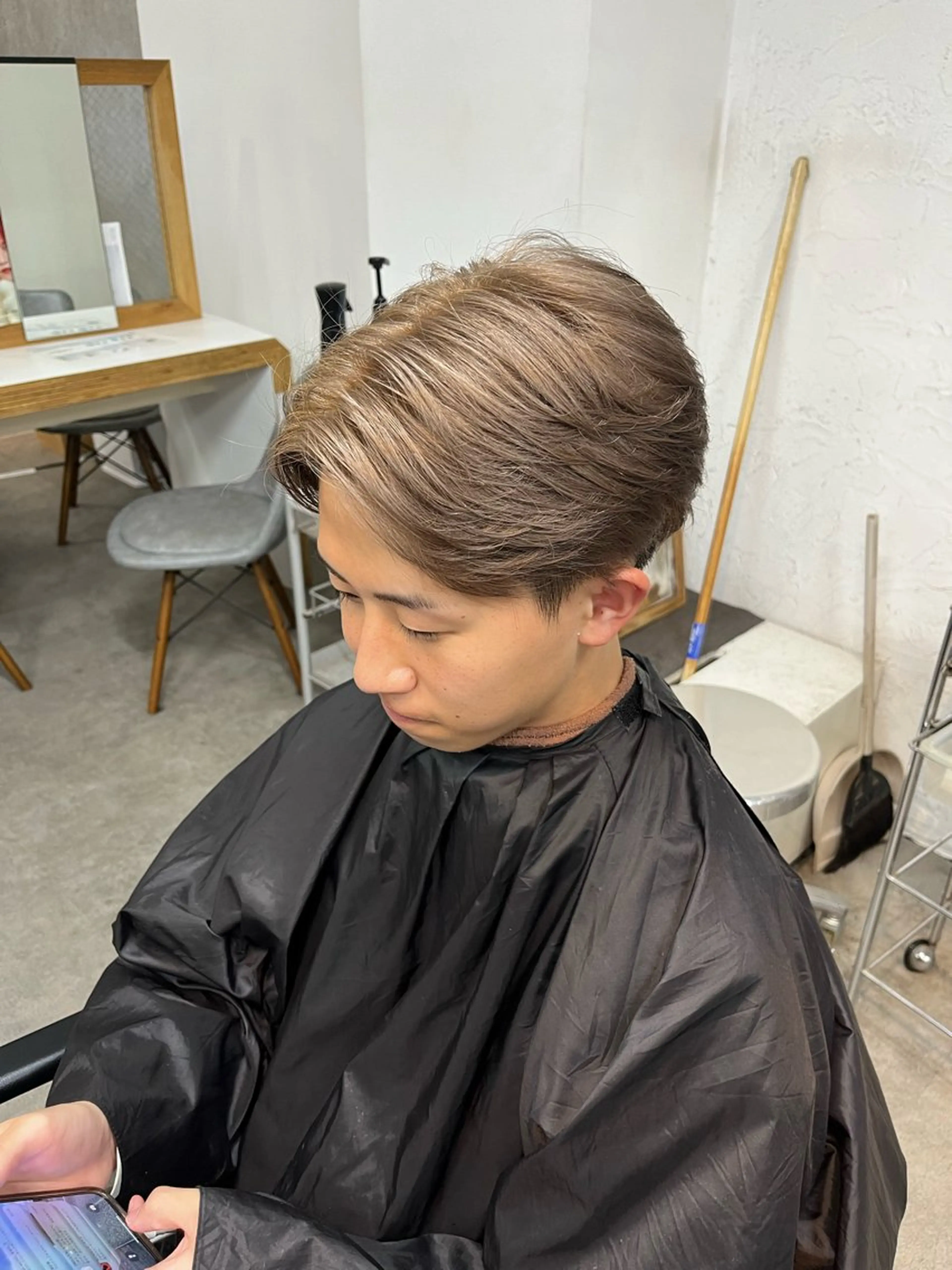 カラー メンズ メンズブリーチ ブリーチ ダブルカラー グレージュ ミルクティーグレージュ 透明感カラー ／ カット ／ コハのヘアスタイル