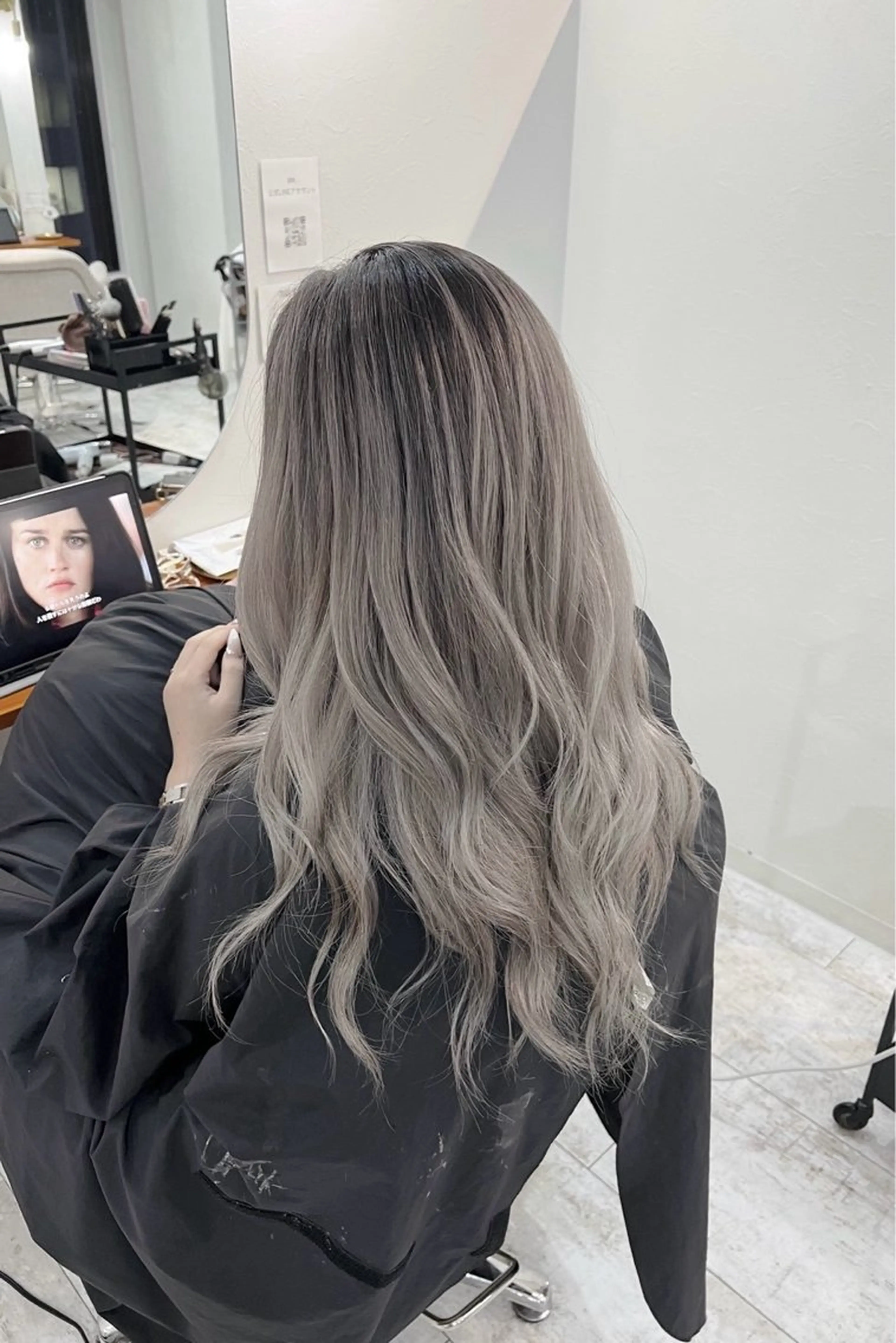 セミロング カラー バレイヤージュ グレージュ レイヤーカット ヘアカラー トリートメント ROBIN所属・指名数No.1 /NAOYAのヘアスタイル