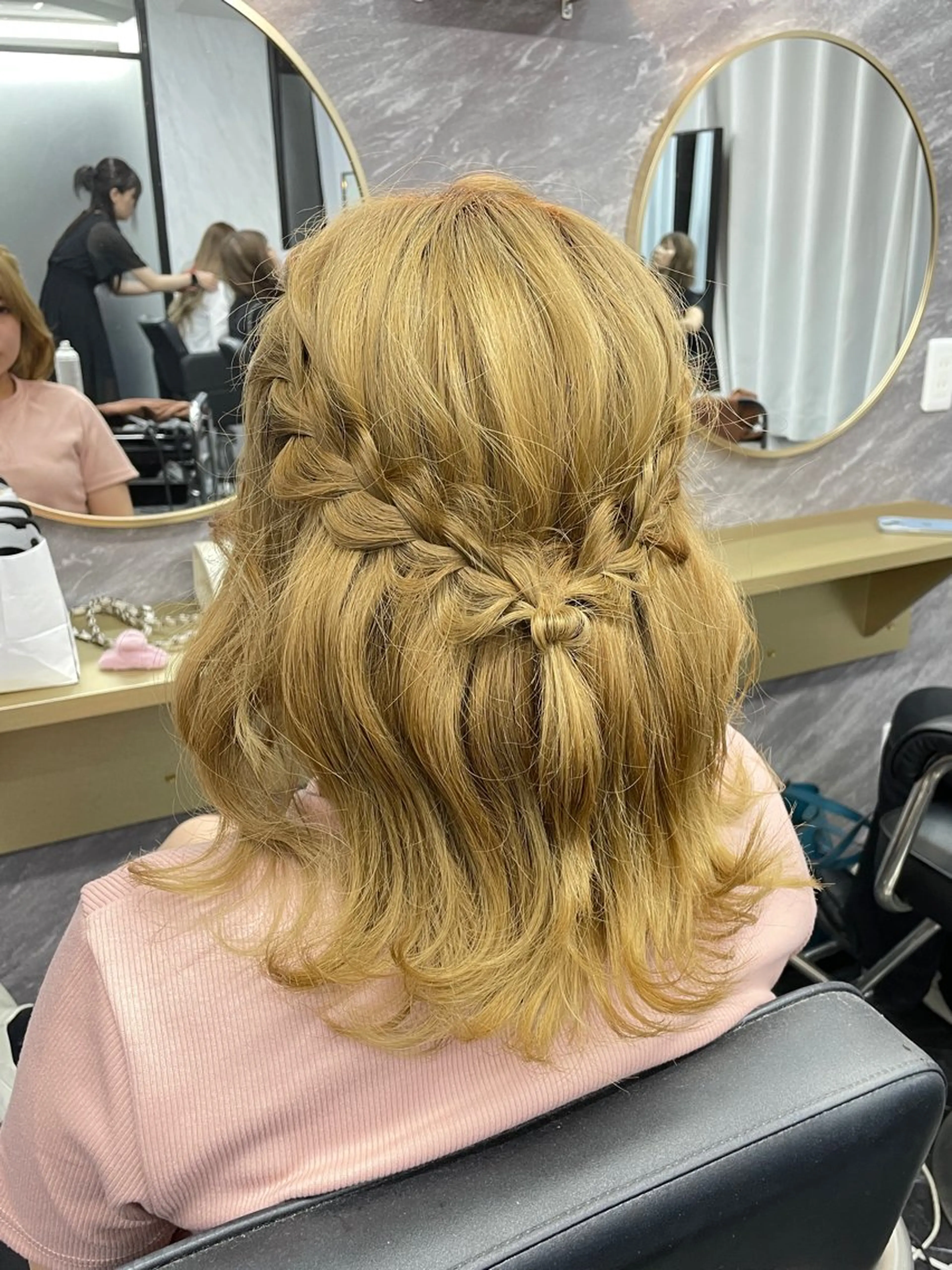 ミディアム ヘアアレンジ ヘアセット エクステ🩵ブリーチ 韓国ヘア🩵KAEのヘアスタイル