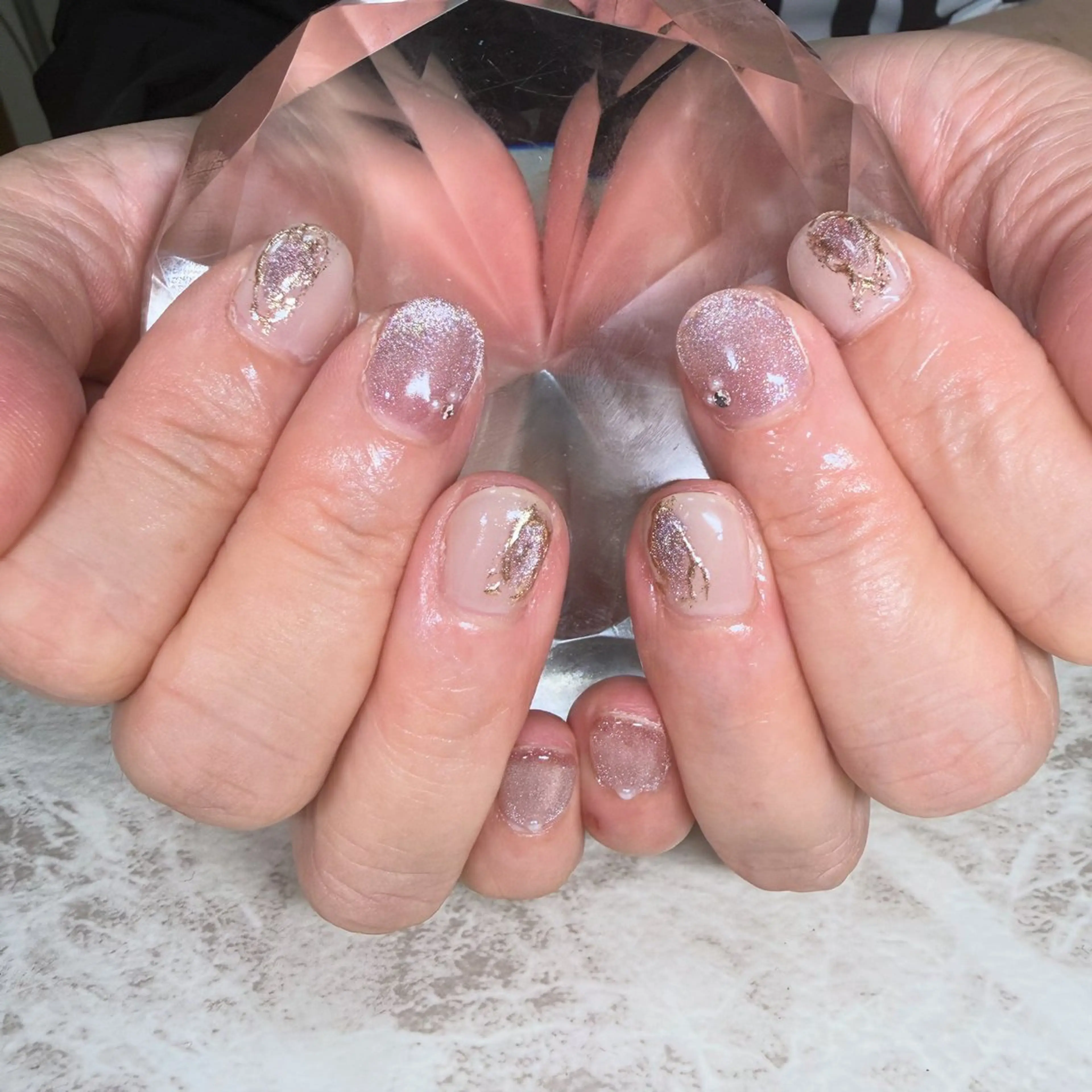 ネイル ゴールド マグネットネイル ピンク ショートネイル ハンドネイル A-nail所属・ネイルサロン A-nailのネイルデザイン