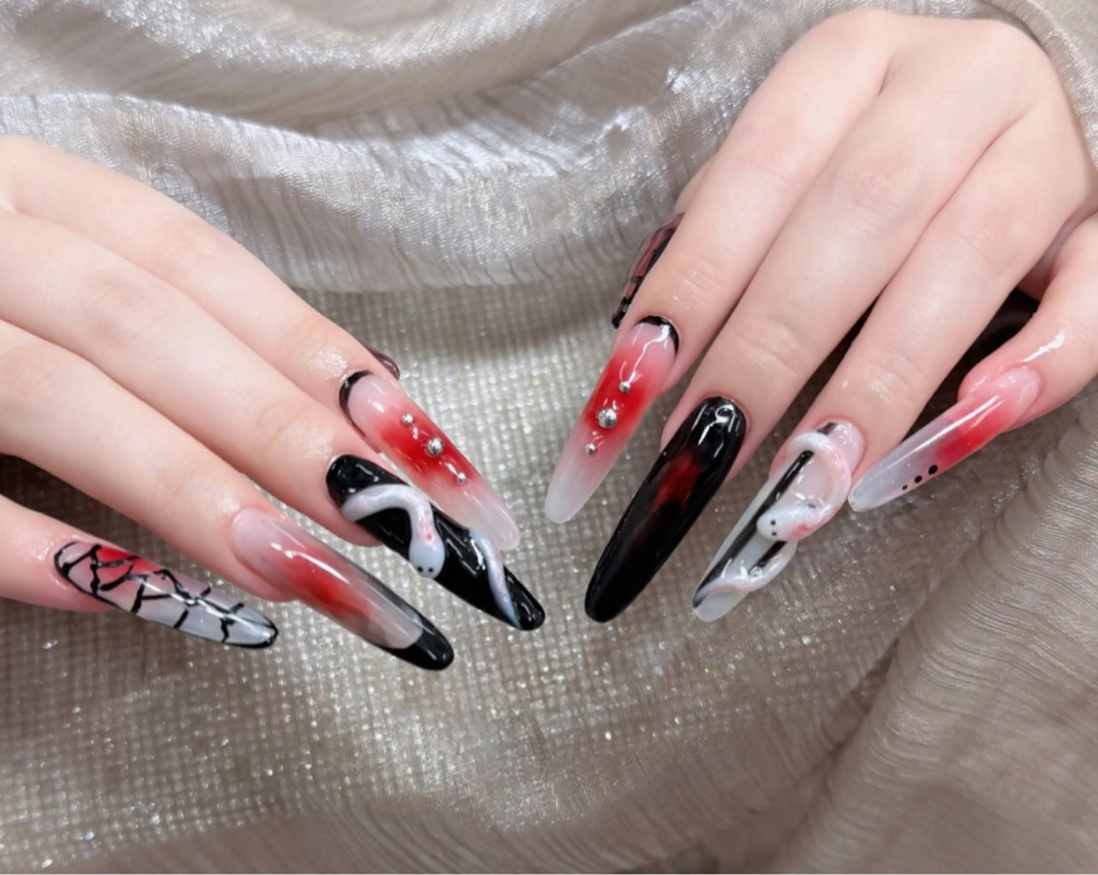 ネイル フレンチネイル ジェルネイル ハロウィン キラキラネイル 韓国ネイル H.baby Nail Salonのネイルデザイン