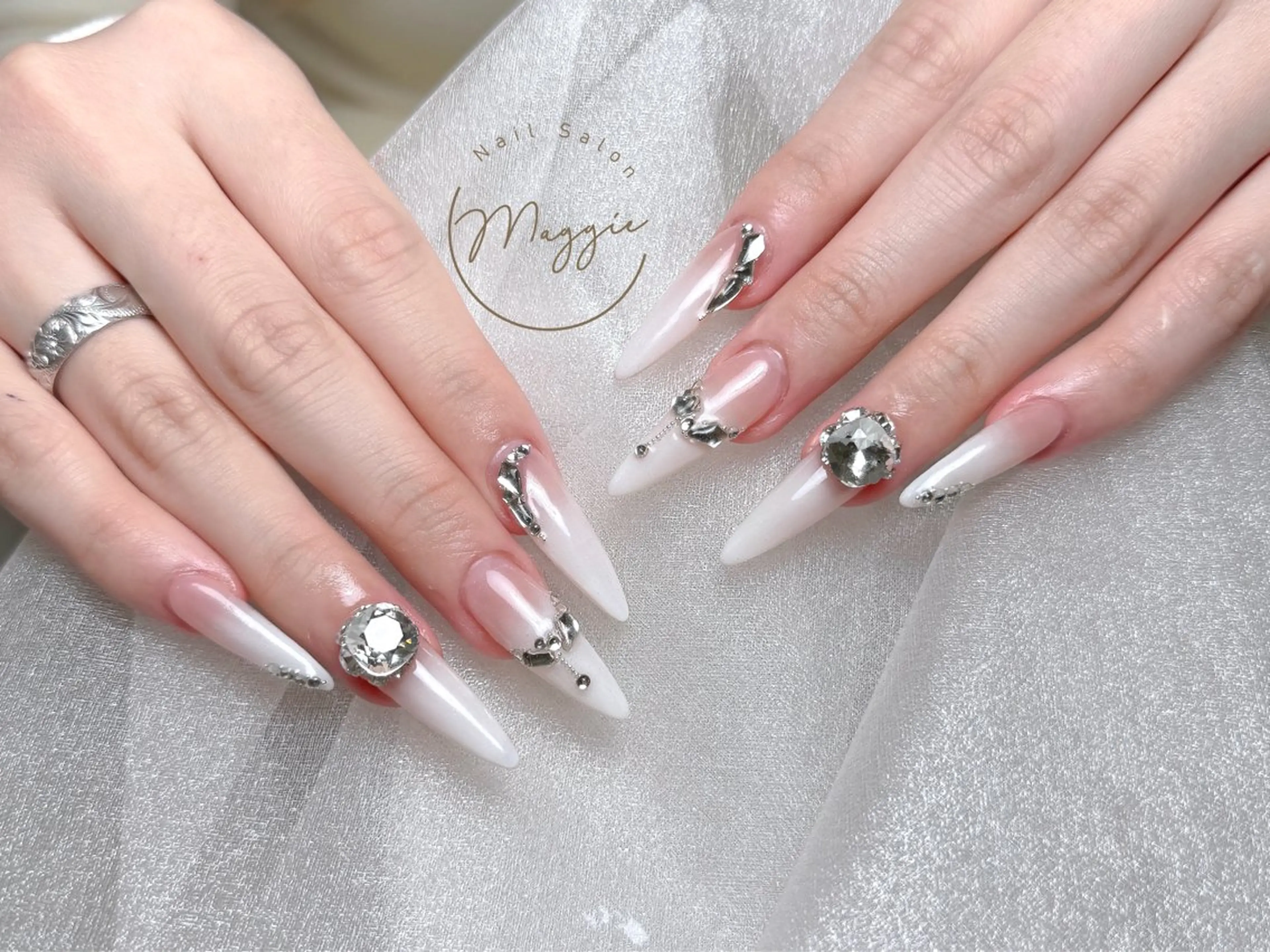 ネイル Maggie Nail🦩のネイルデザイン