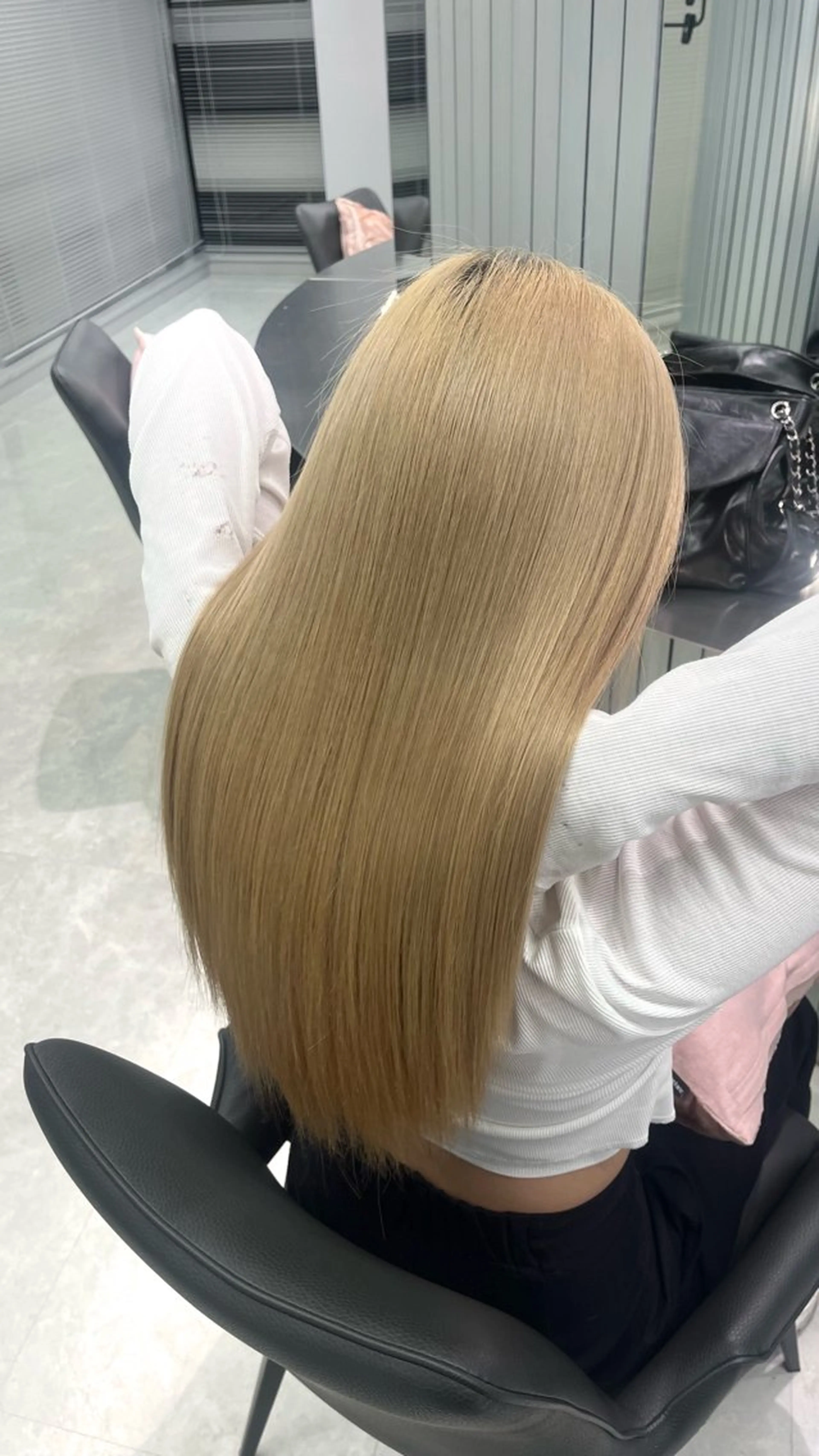 ロング カラー 髪質改善 ブリーチカラー うたのヘアスタイル