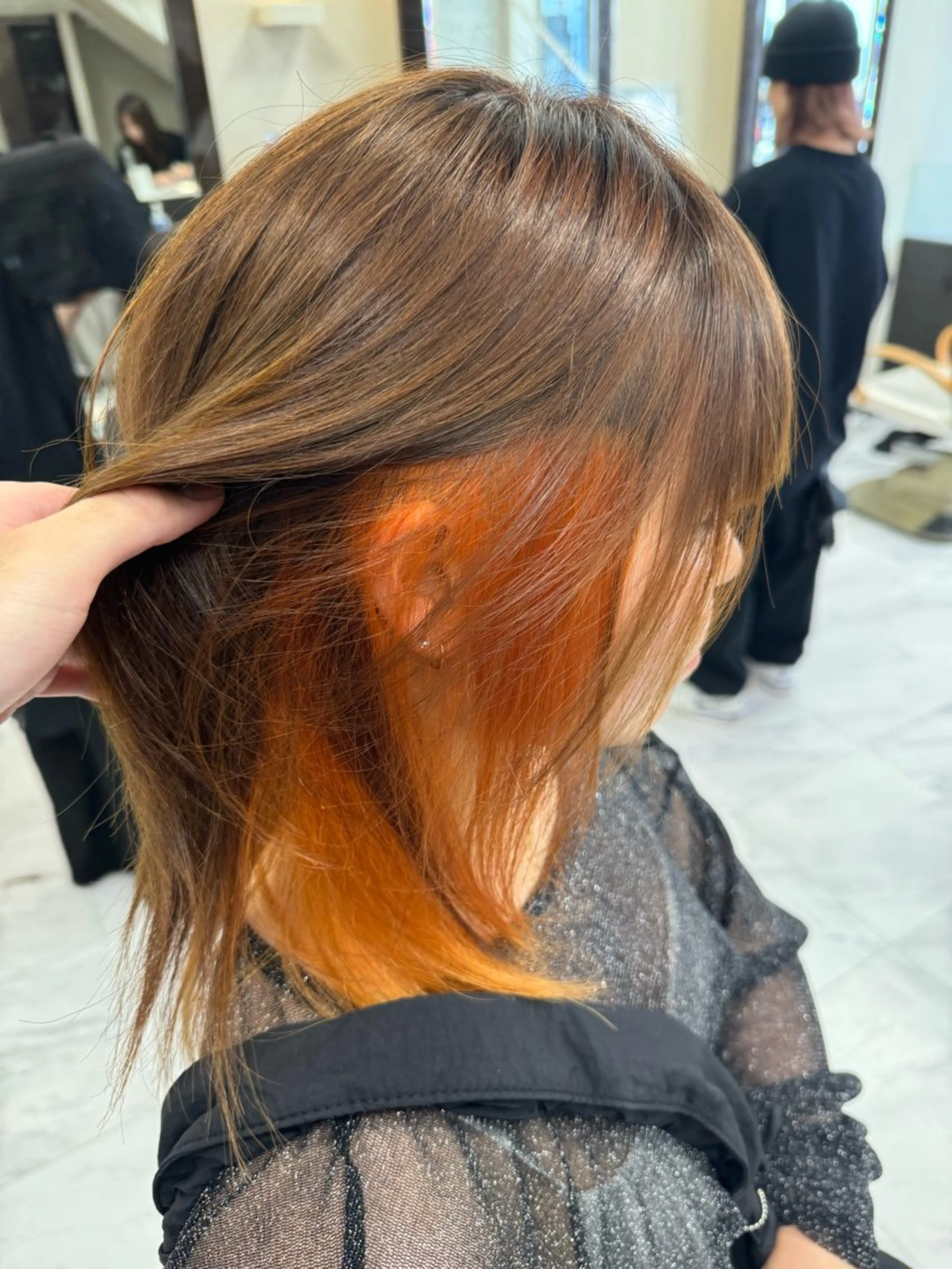 ミディアム カラー ヘアアレンジ 切りっぱなしボブ ミストバング ブリーチ ブラウンカラー デザインカラー カット ヘアカラー トリートメント 目黒 碧人のヘアスタイル