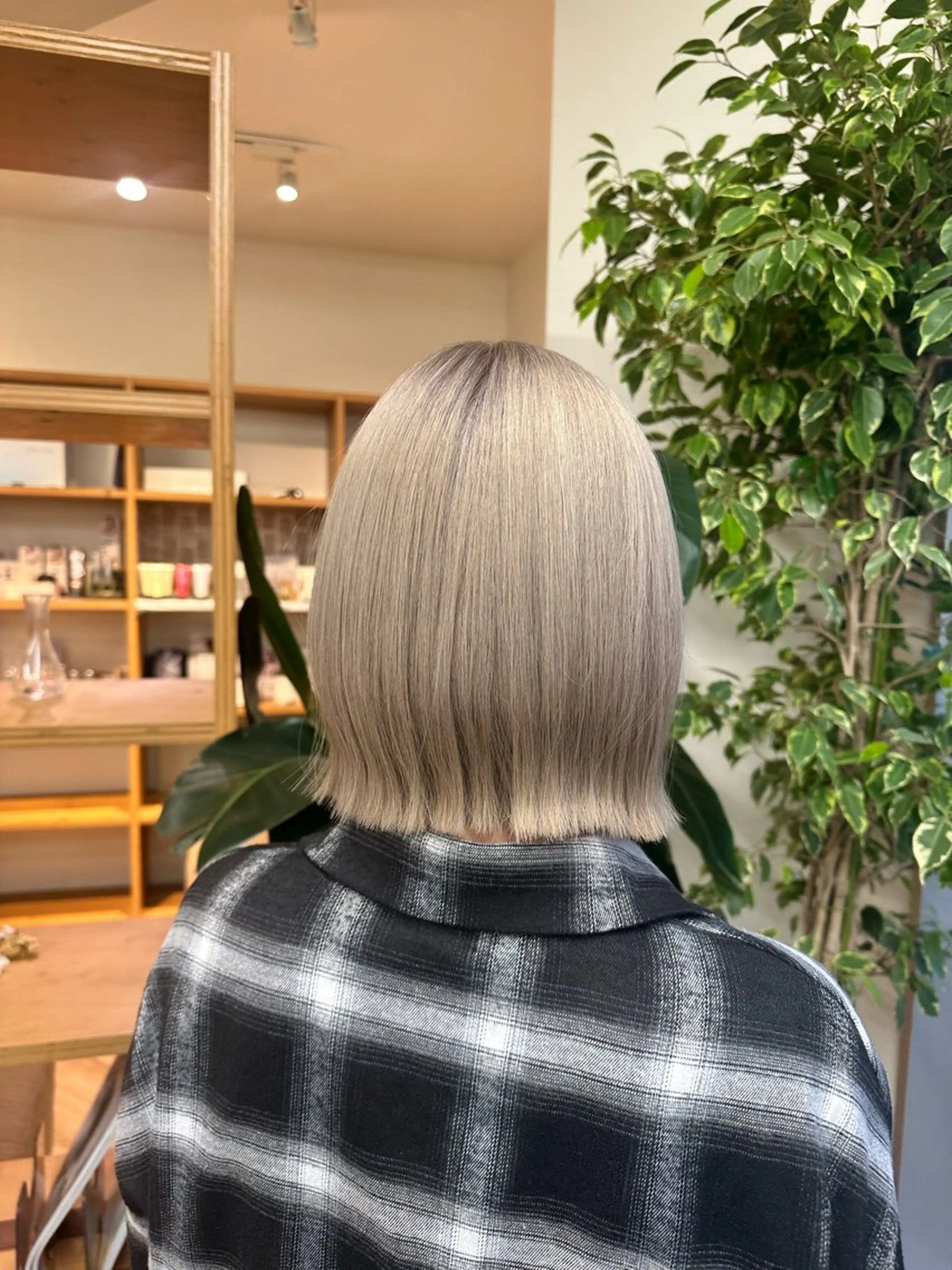 カラー ベージュカラー ミルクティーベージュ カット ヘアカラー ブリーチカラー/ わきたちえ🌻のヘアスタイル