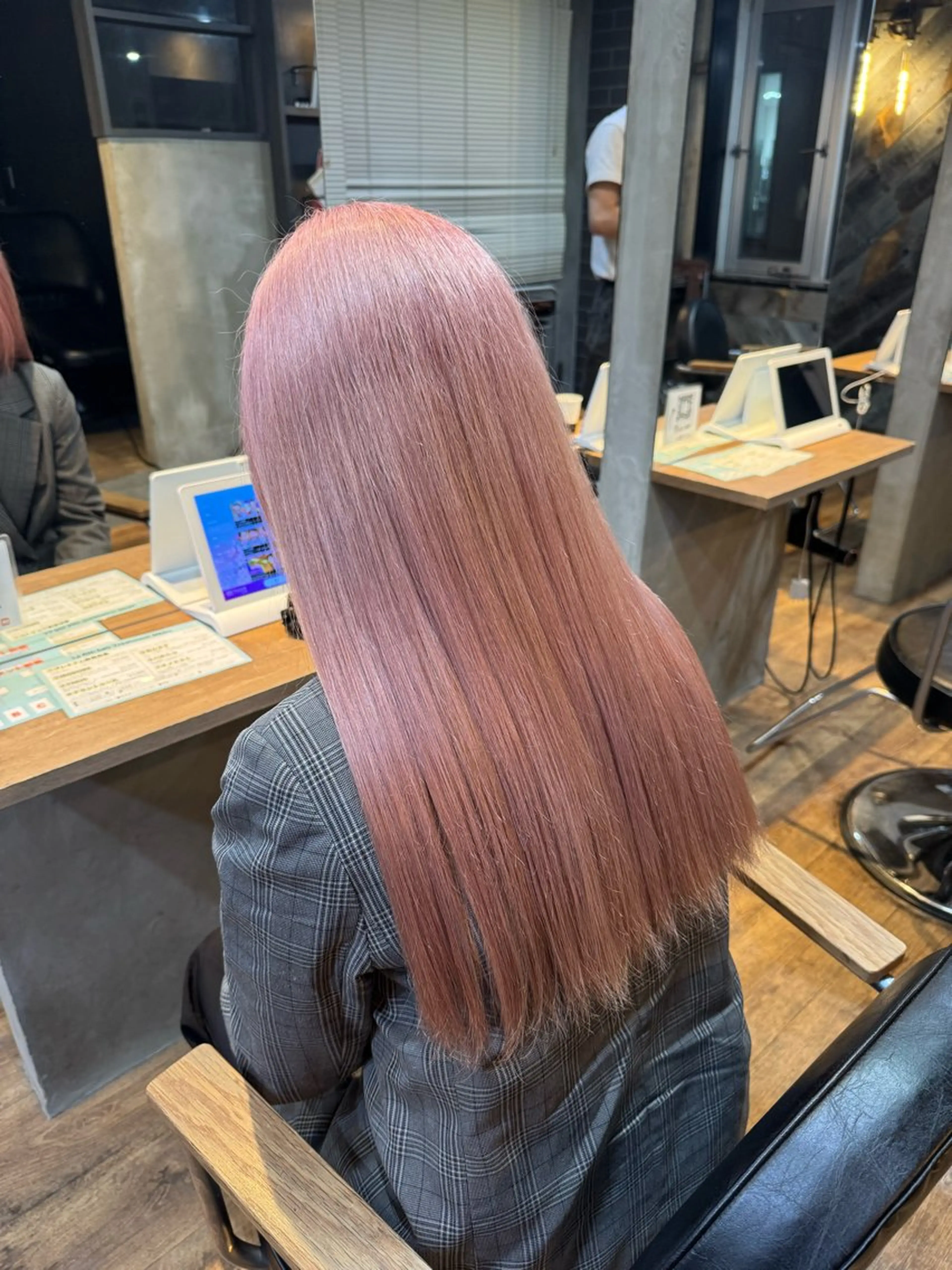 ロング カラー Eleanor spa&treatment 札幌店内にあるシェアサロン【WHITE】所属・シルクハイトーン / 髪質改善🦋MIKUのヘアスタイル