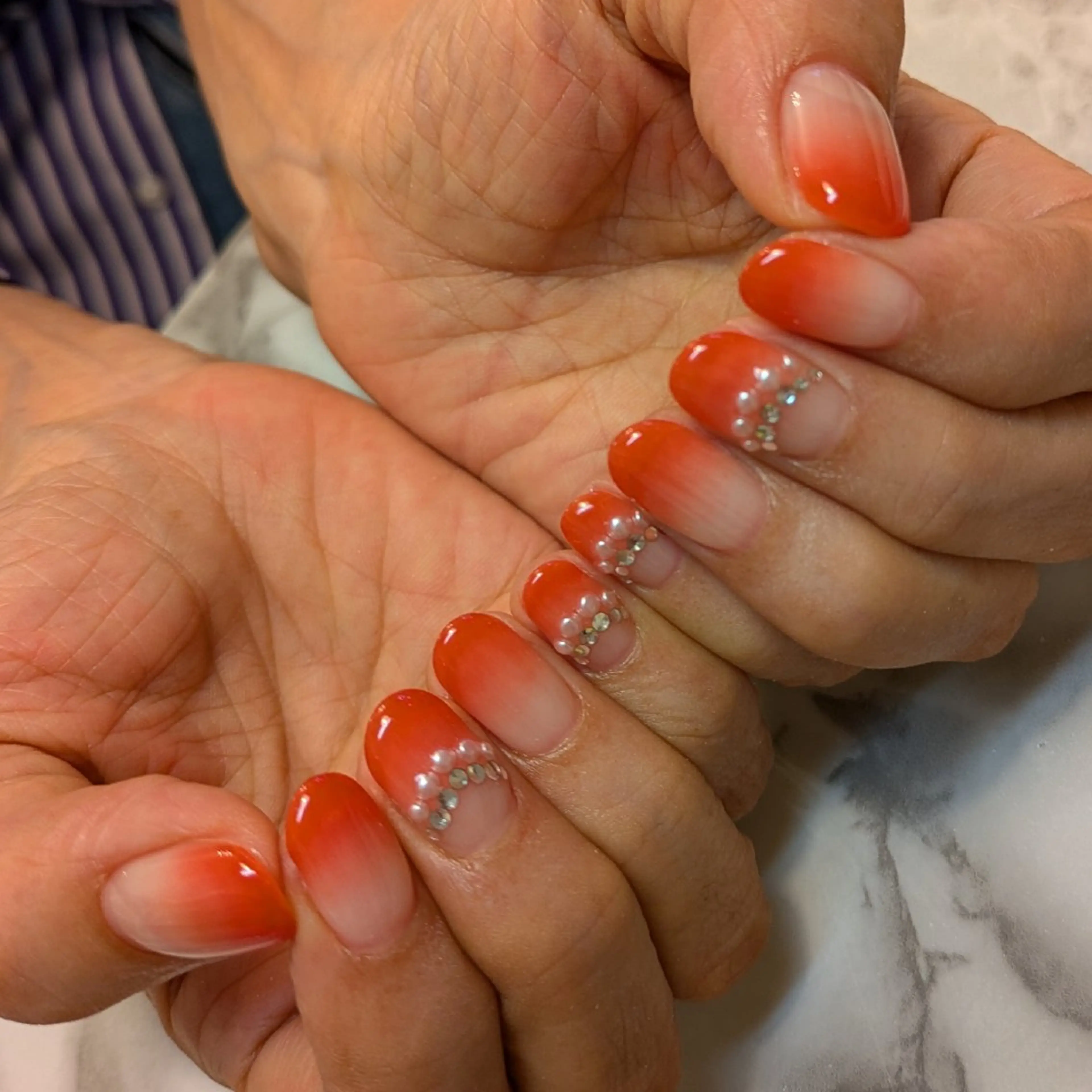 ネイル グラデーション ジェヌインネイル 河内のネイルデザイン