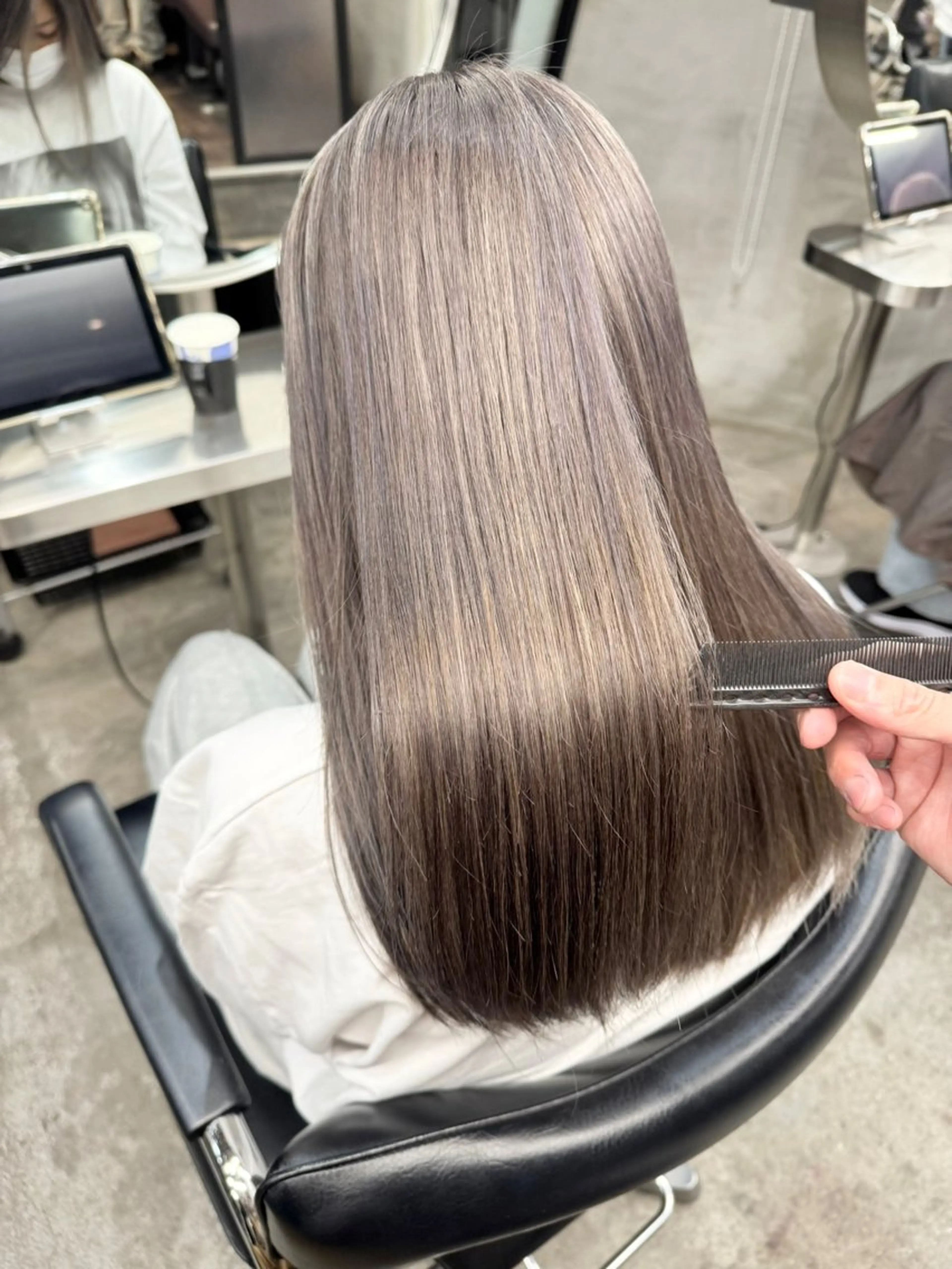 【🪼平日限定髪質改善Tr付き🪼】ケアカラー+髪質改善Tr+仕上げアイロン付きの写真