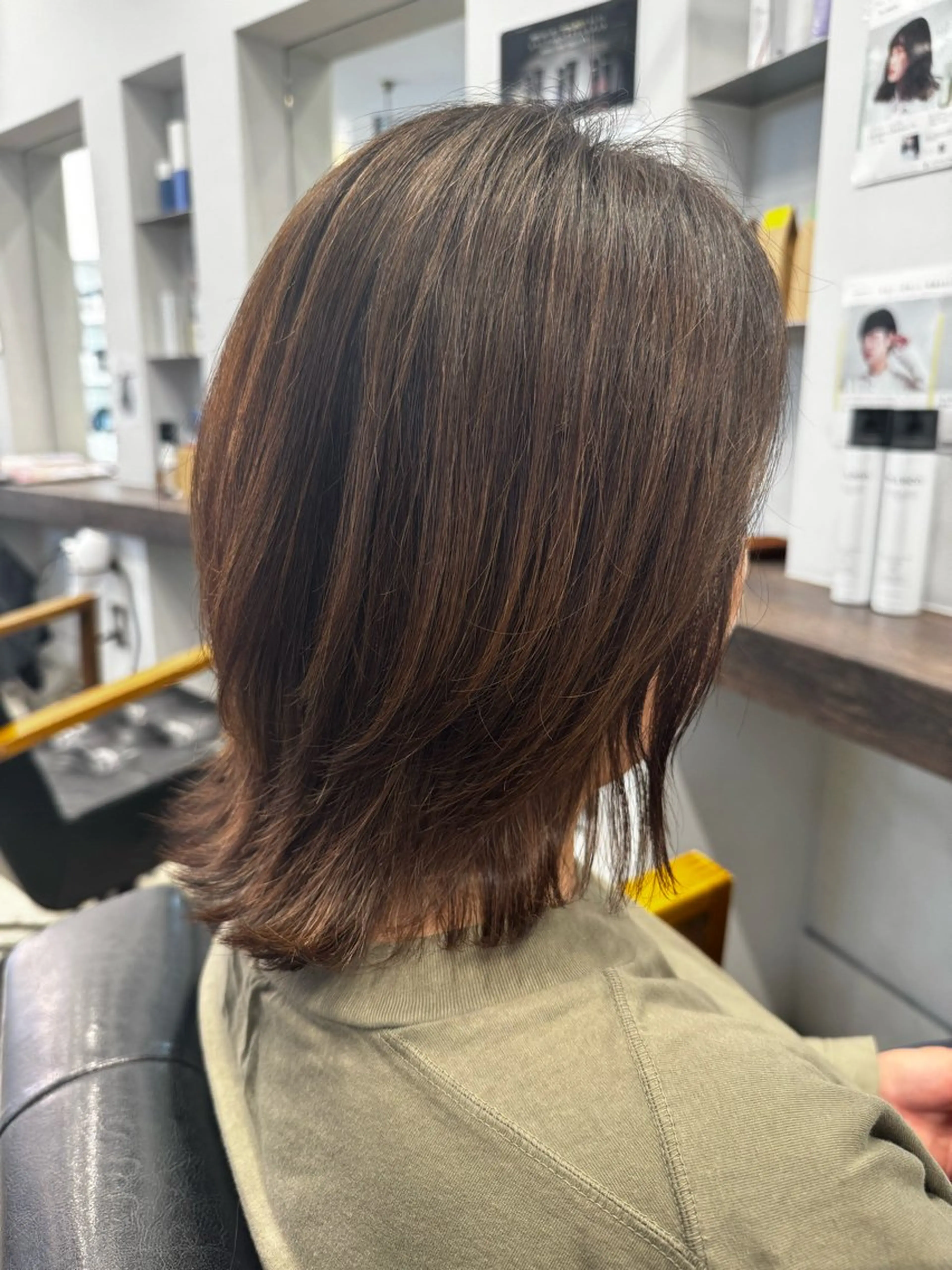 ミディアム くびれヘア 顔周りカット くびれレイヤー レイヤーカット 小顔カット カット オオミネ タクミのヘアスタイル