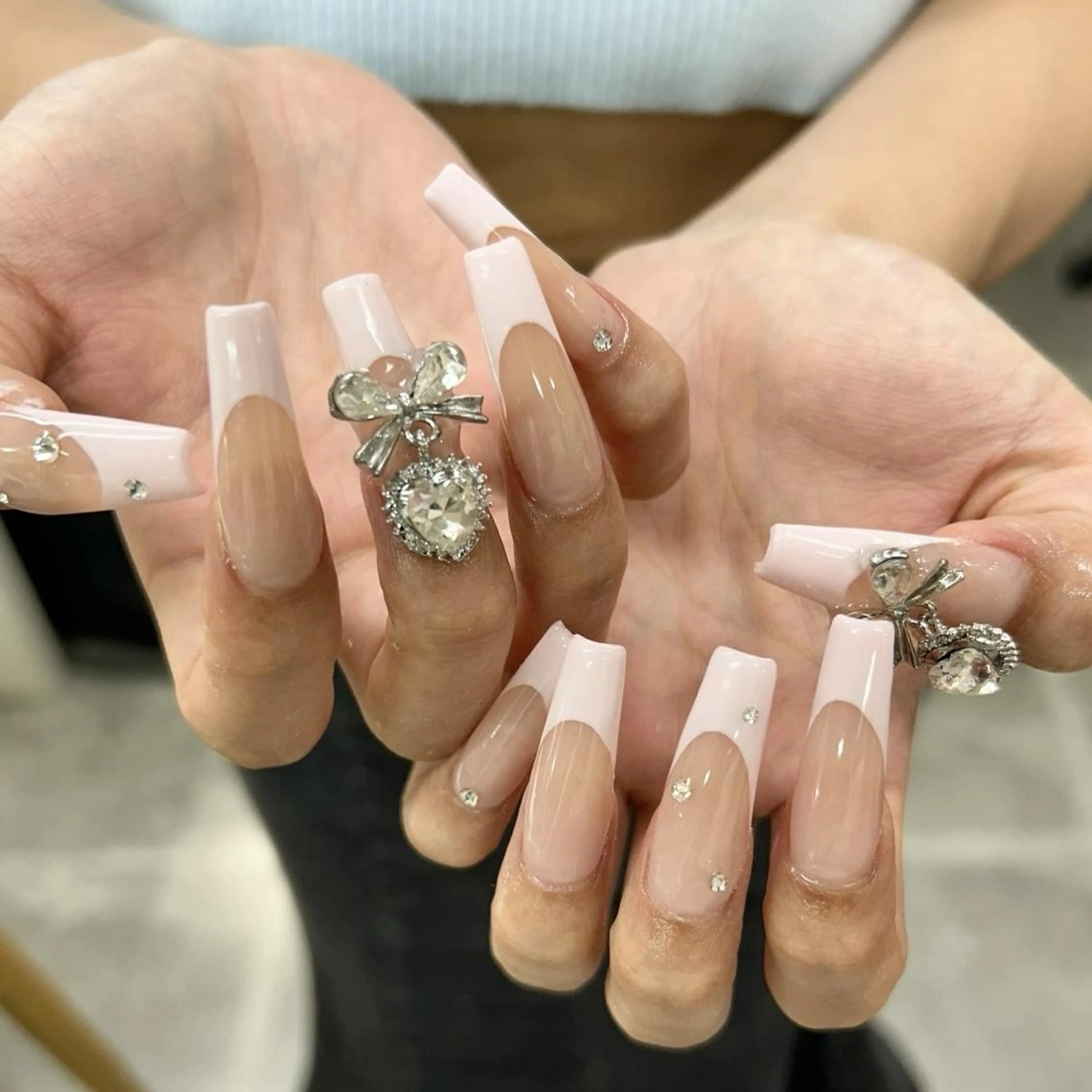 ネイル 長さ出し フレンチネイル 韓国ネイル ニュアンスネイル スカルプネイル nailstudio eviz新宿店のネイルデザイン