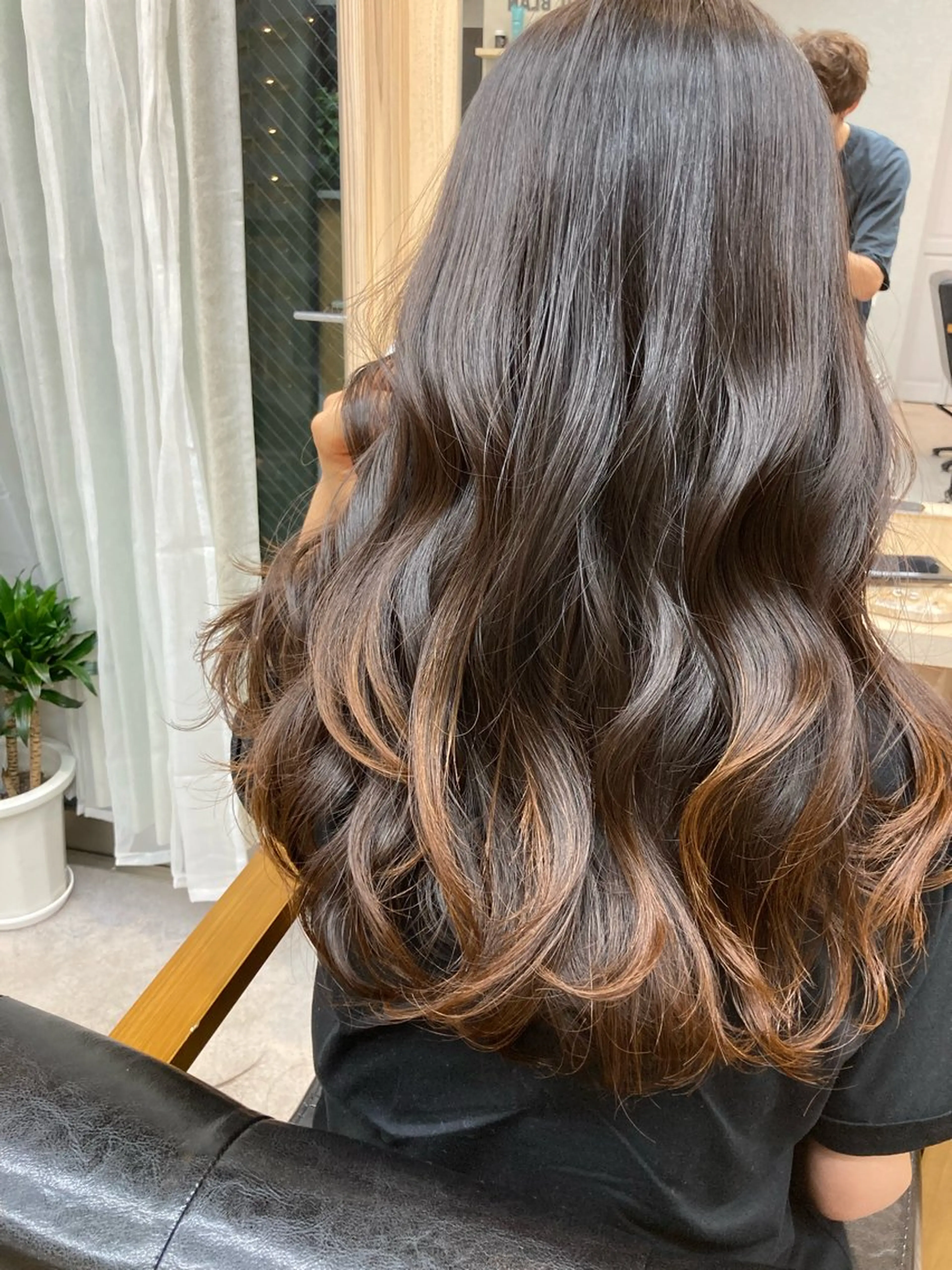 ロング ロングレイヤー 顔周りカット ハイレイヤー レイヤーカット ロング Jilblan 福岡所属・高橋 悠造のヘアスタイル