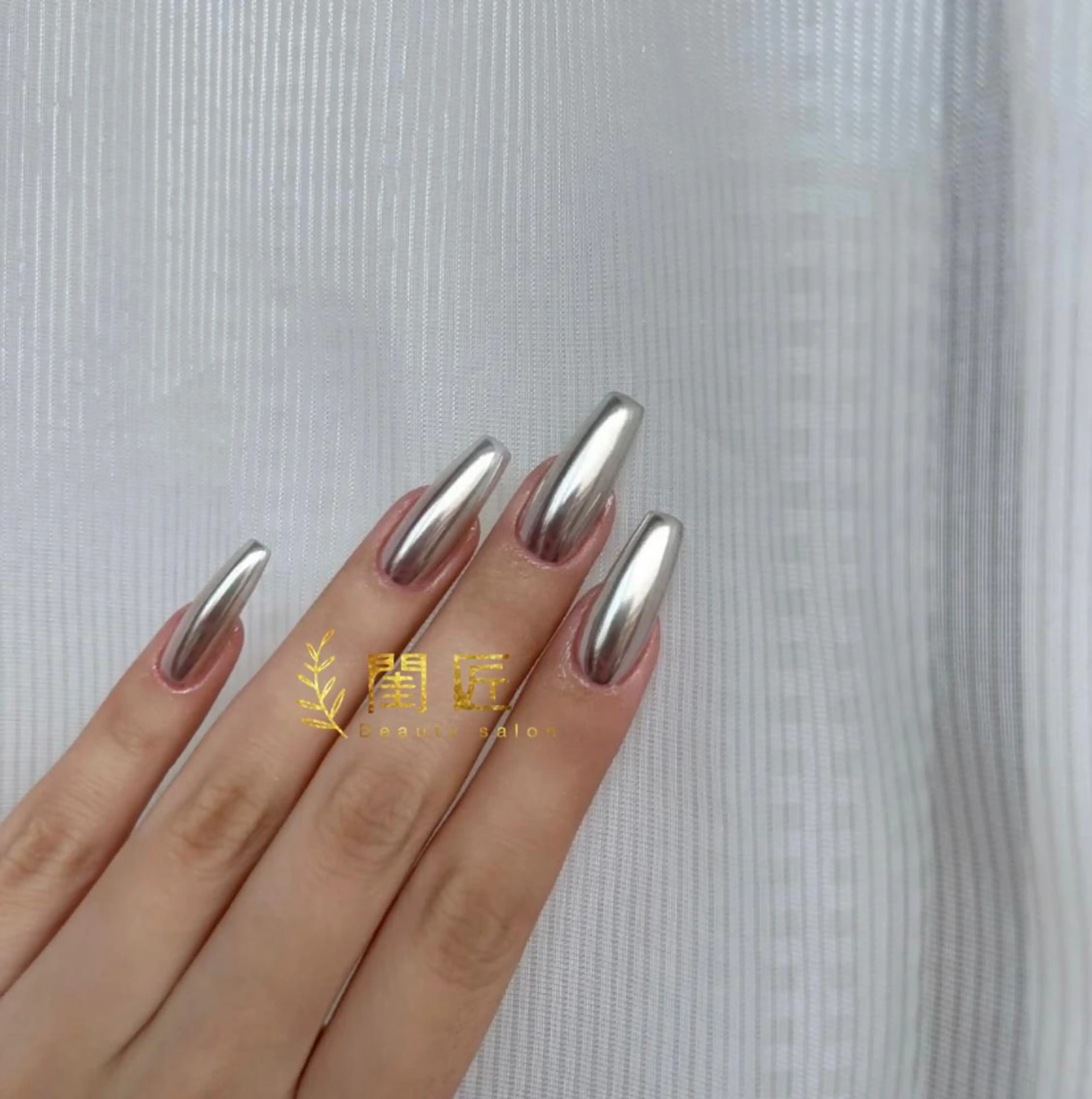 💅ハンドネイル🪞ミラーorオーロラパウダーネイル【新規オフ無料】💰6880ベース追加1000円の写真