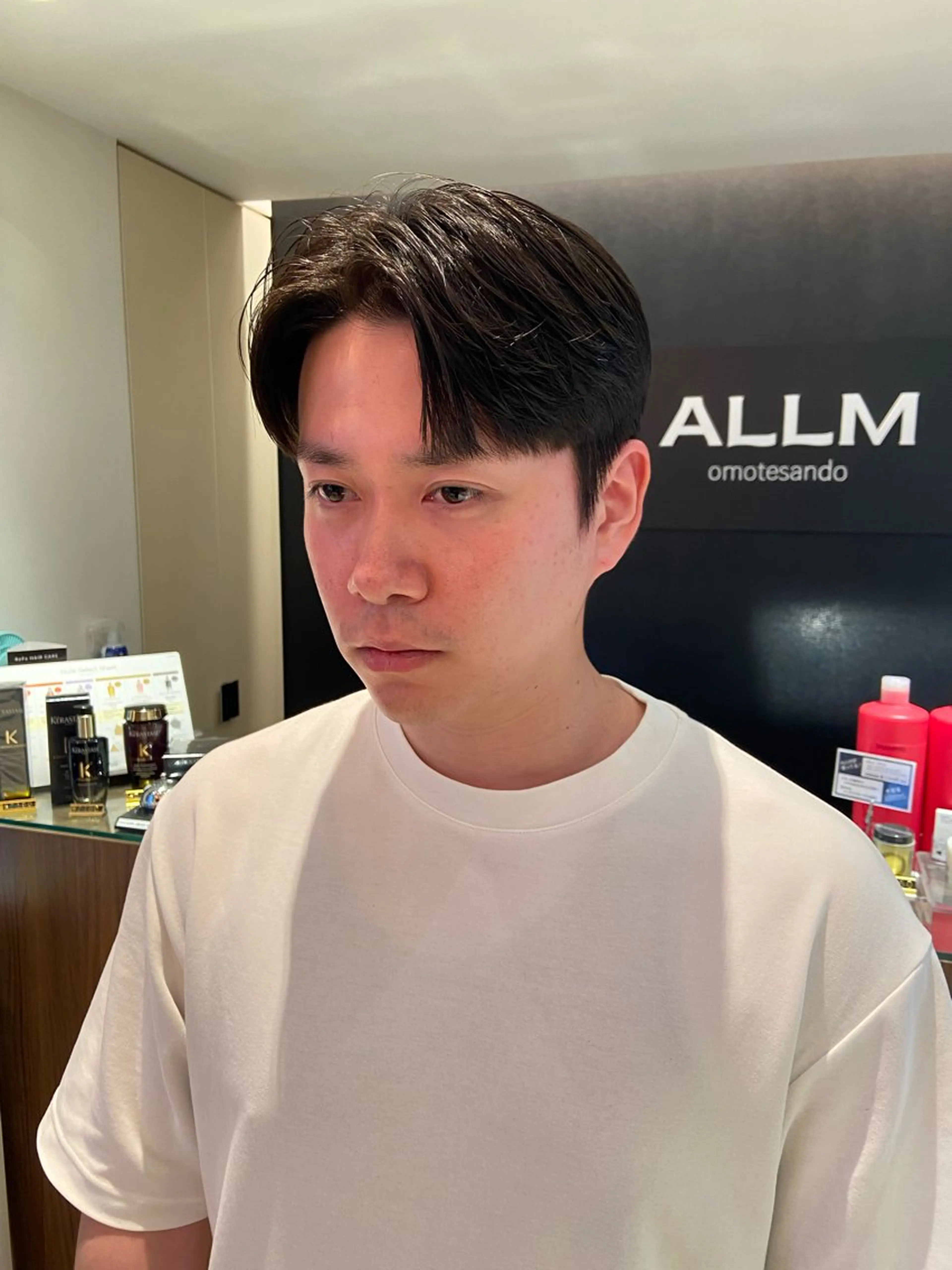 ショート パーマ メンズ センターパート コンマヘア ダウンパーマ カルマパーマ メンズ韓国風 YUKI🇰🇷 カルマ／ダウンパーマのヘアスタイル