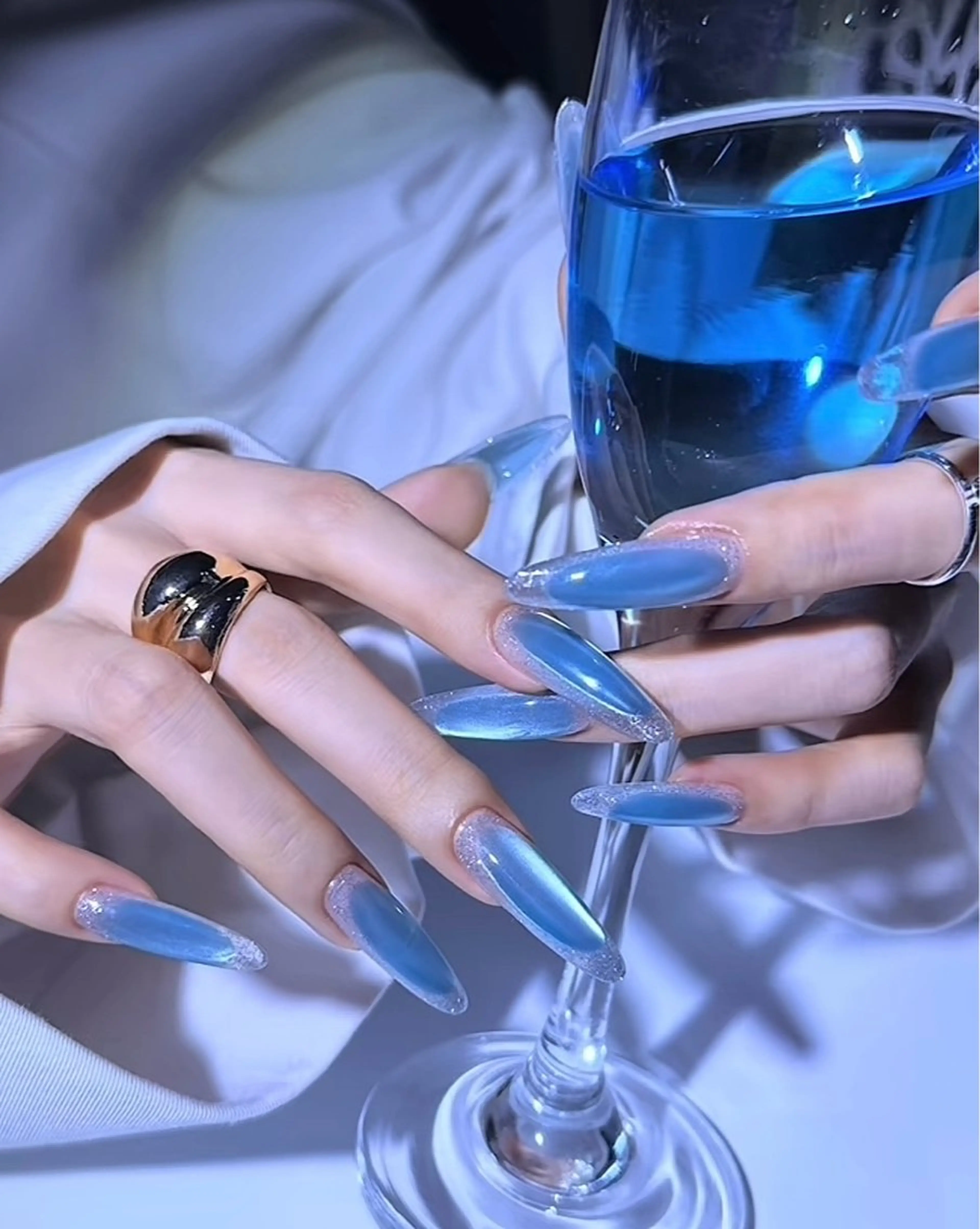 ネイル ブルー ラメ(グリッター) ロングネイル ネイルチップ ハンドネイル nail salon  U所属・日向 あゆみのネイルデザイン