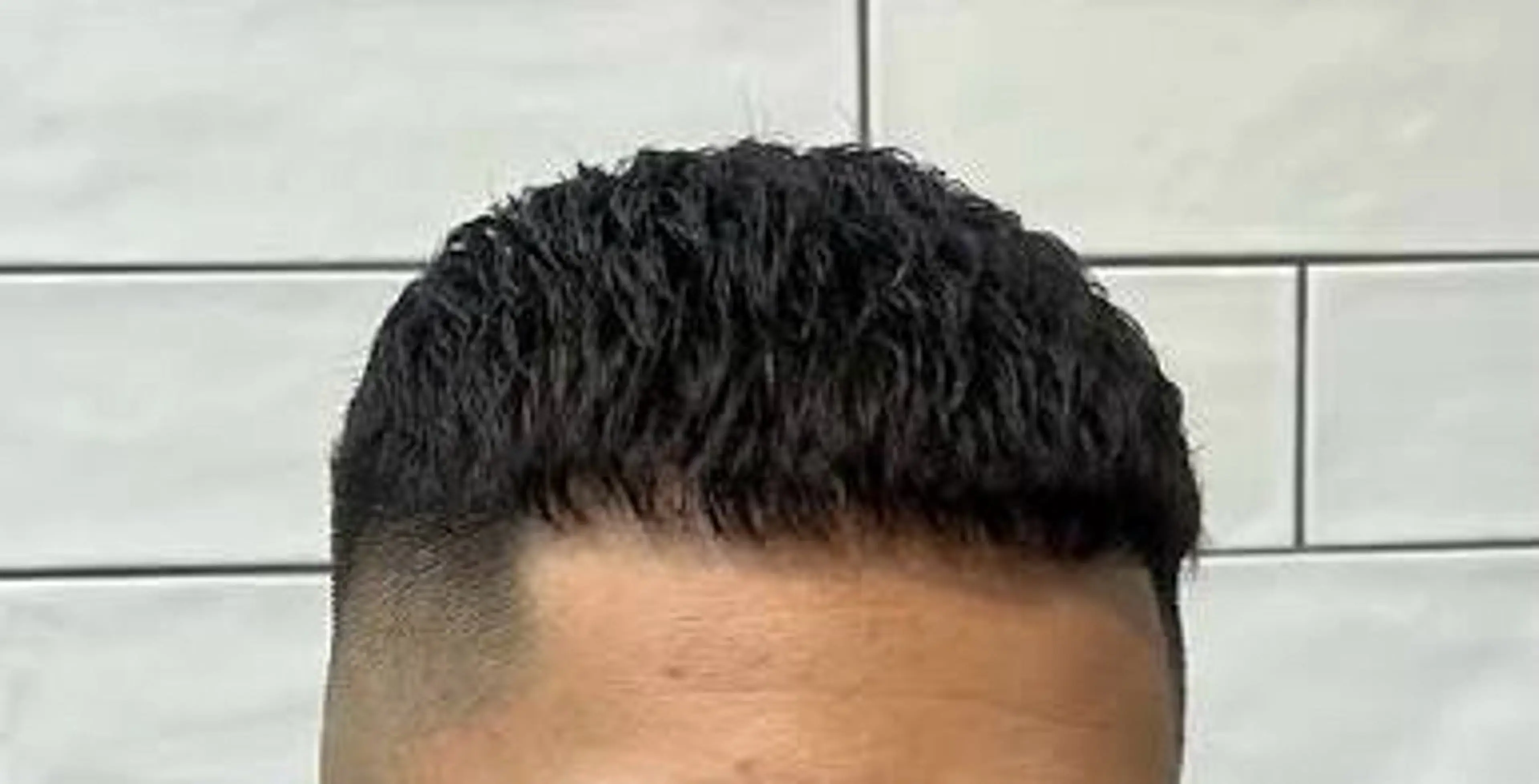 スキンフェード＋アイロンパーマ（クロップスタイル）の写真