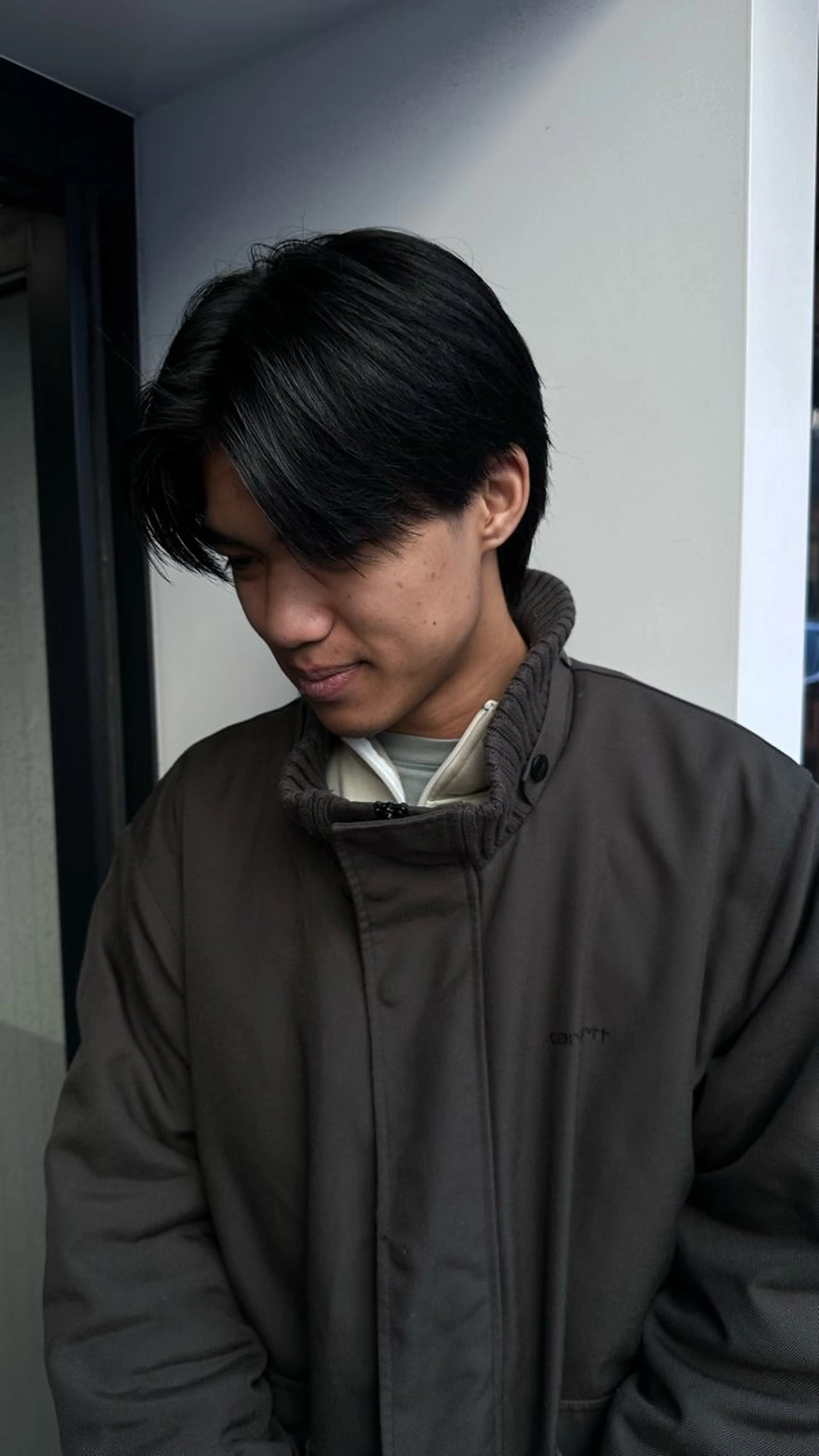 ショート メンズ 切りっぱなしボブ メンズブリーチ センターパート メンズハイライト メンズハイトーン カット HARUKI🏔️/ メンズ/透け感カラーのヘアスタイル