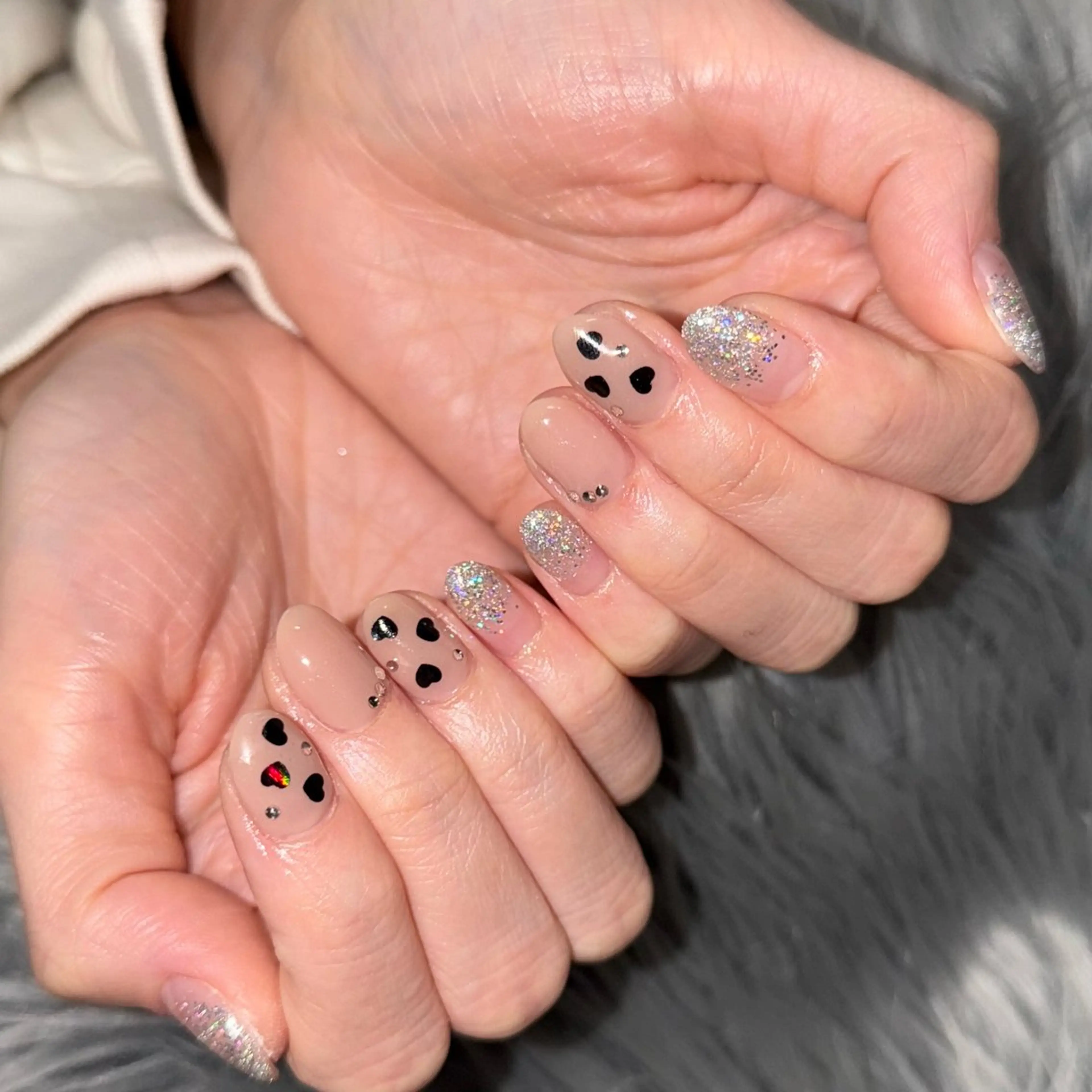 ネイル アートネイル ハート ラメ(グリッター) ラメグラデーション ストーンネイル Nail salon h所属・nail salon h🎀小夏のネイルデザイン